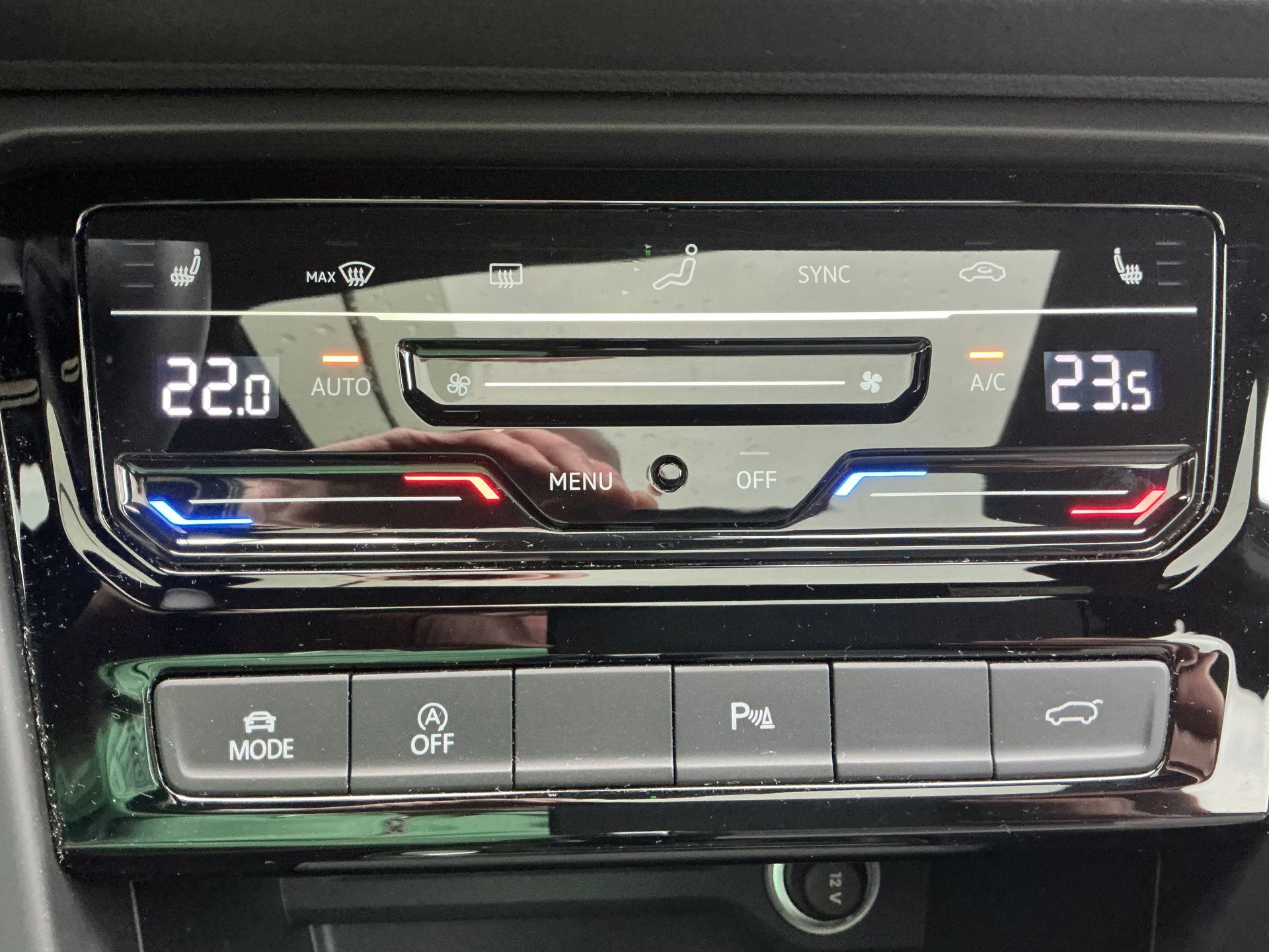 VW Touran 1.5 TSI DSG HIGHLINE R-LINE *** PANORAMAGLASDACH ***-image-21