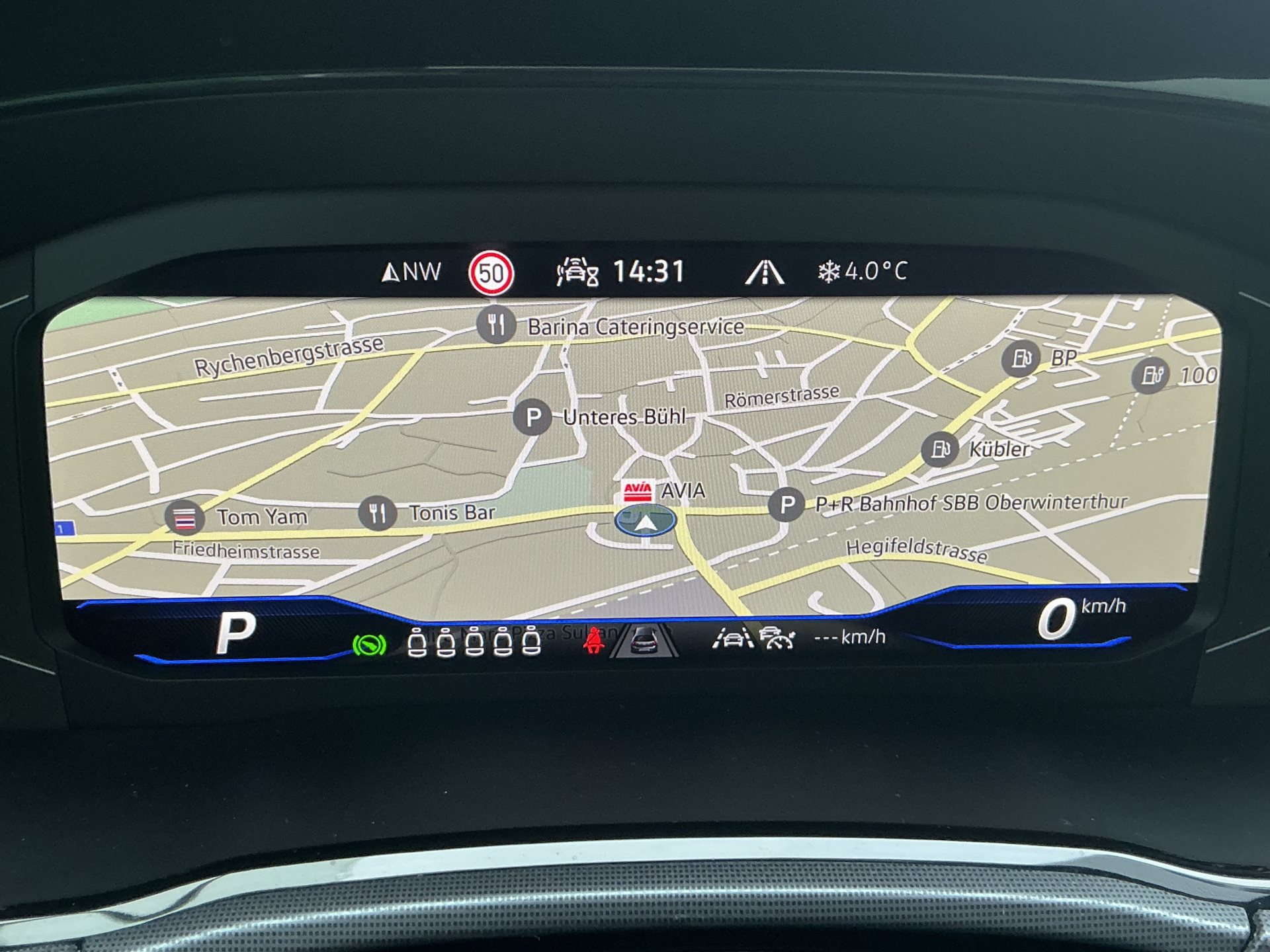 VW Touran 1.5 TSI DSG HIGHLINE R-LINE *** PANORAMAGLASDACH ***-image-12