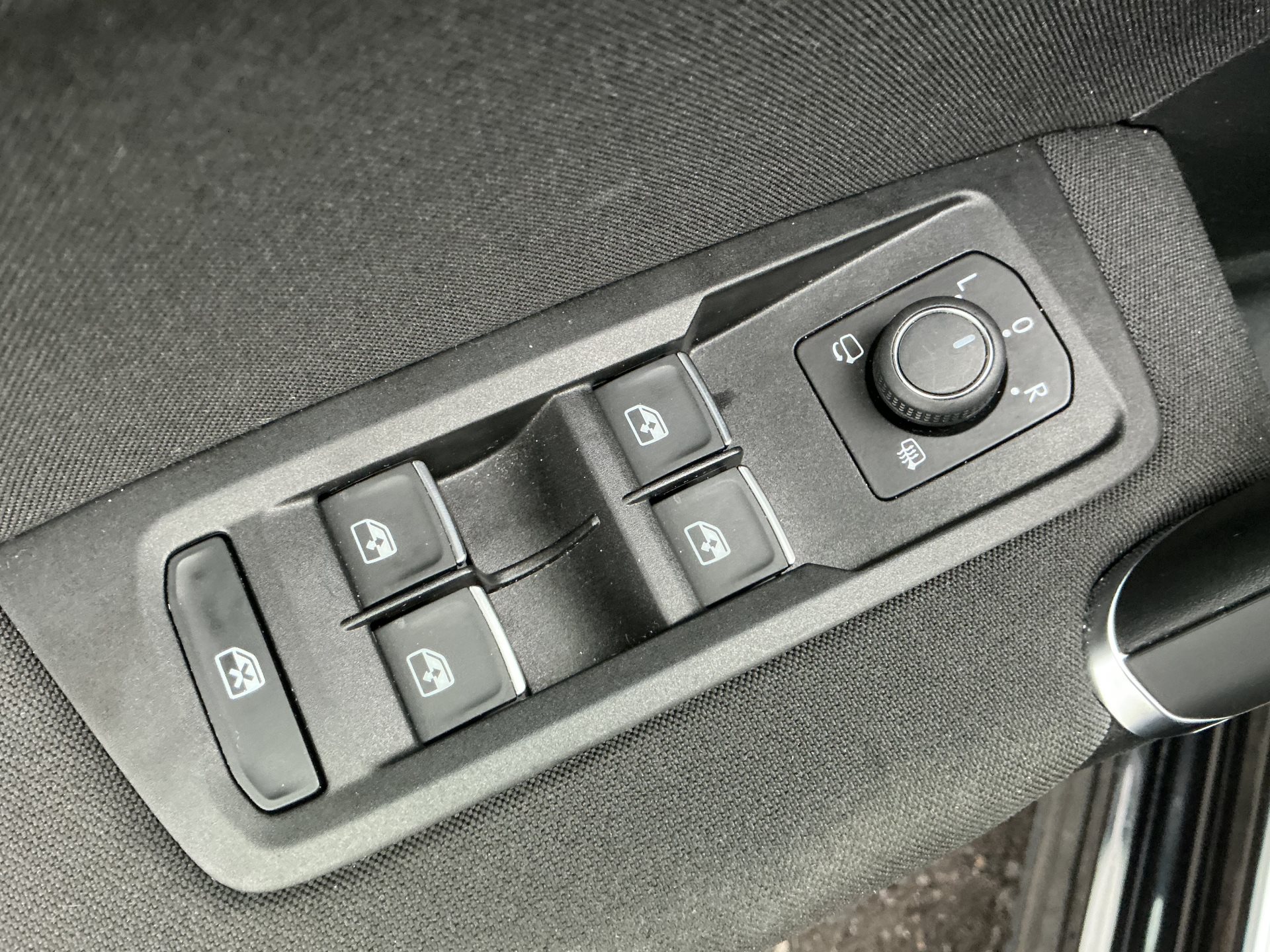 VW Touran 1.5 TSI DSG HIGHLINE R-LINE *** PANORAMAGLASDACH ***-image-26