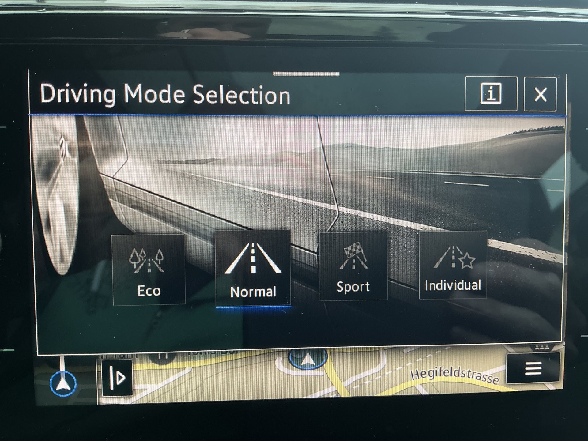 VW Touran 1.5 TSI DSG HIGHLINE R-LINE *** PANORAMAGLASDACH ***-image-14