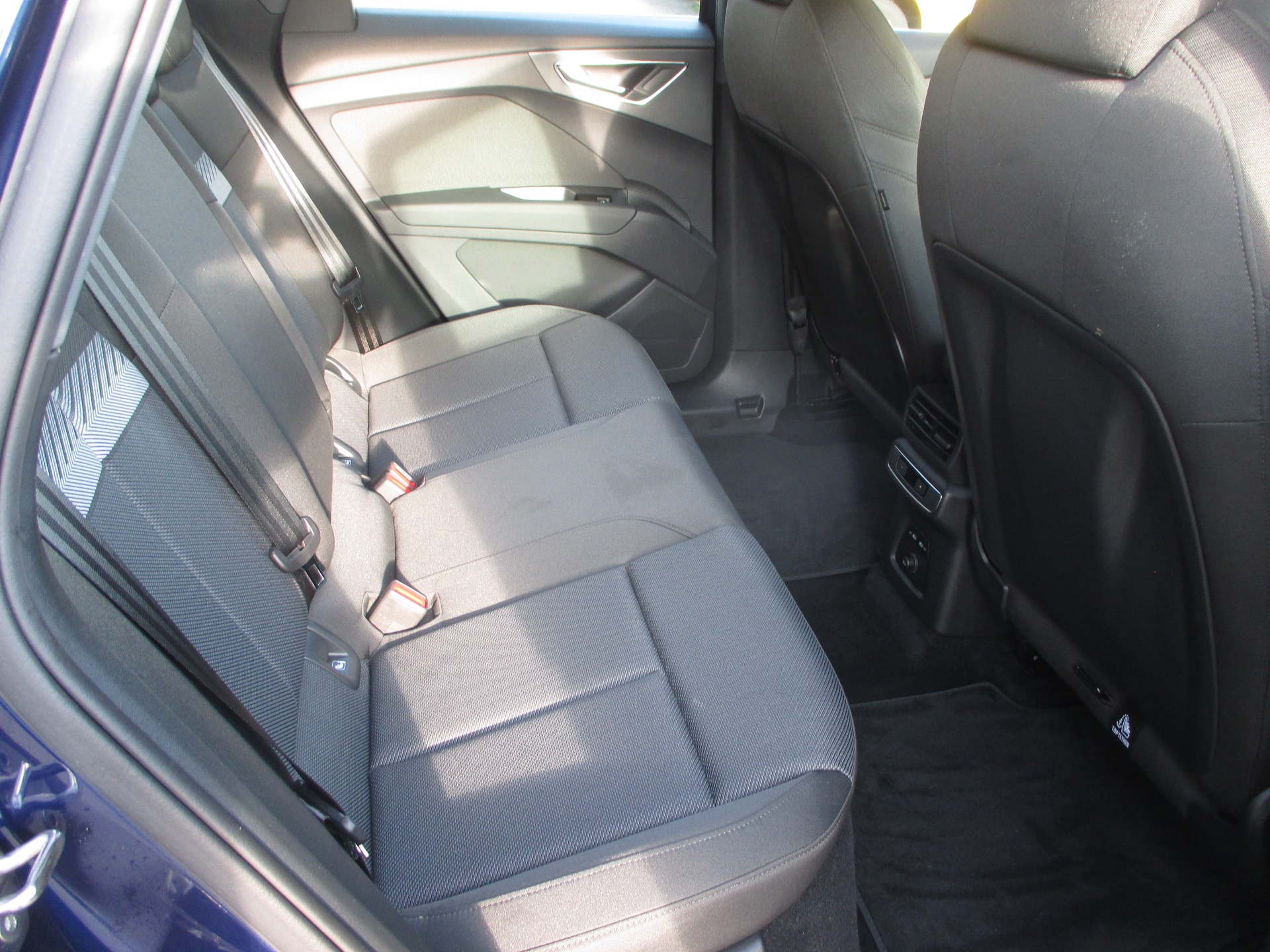 AUDI Q4 e-tron 40-image-12