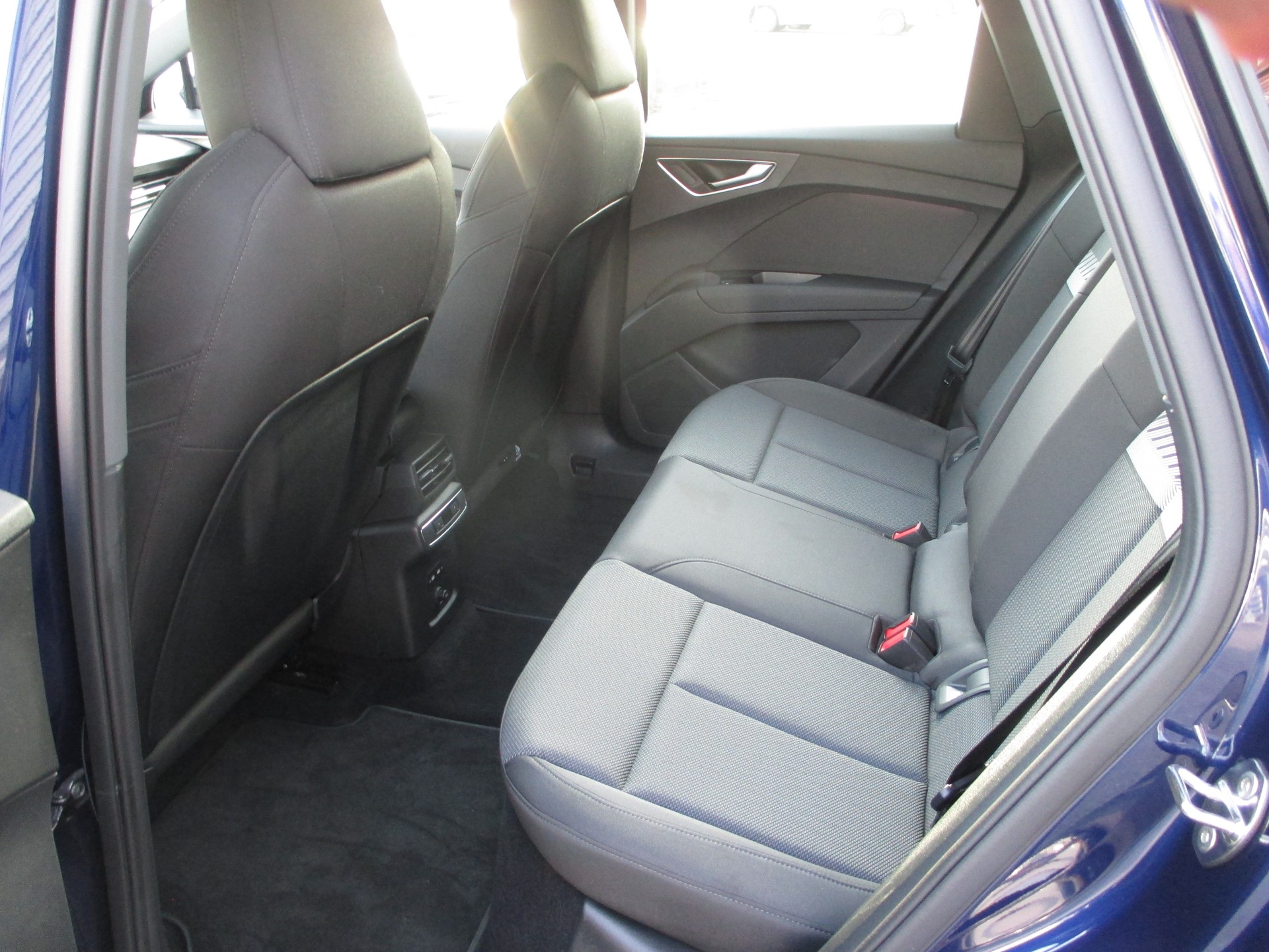 AUDI Q4 e-tron 40-image-11