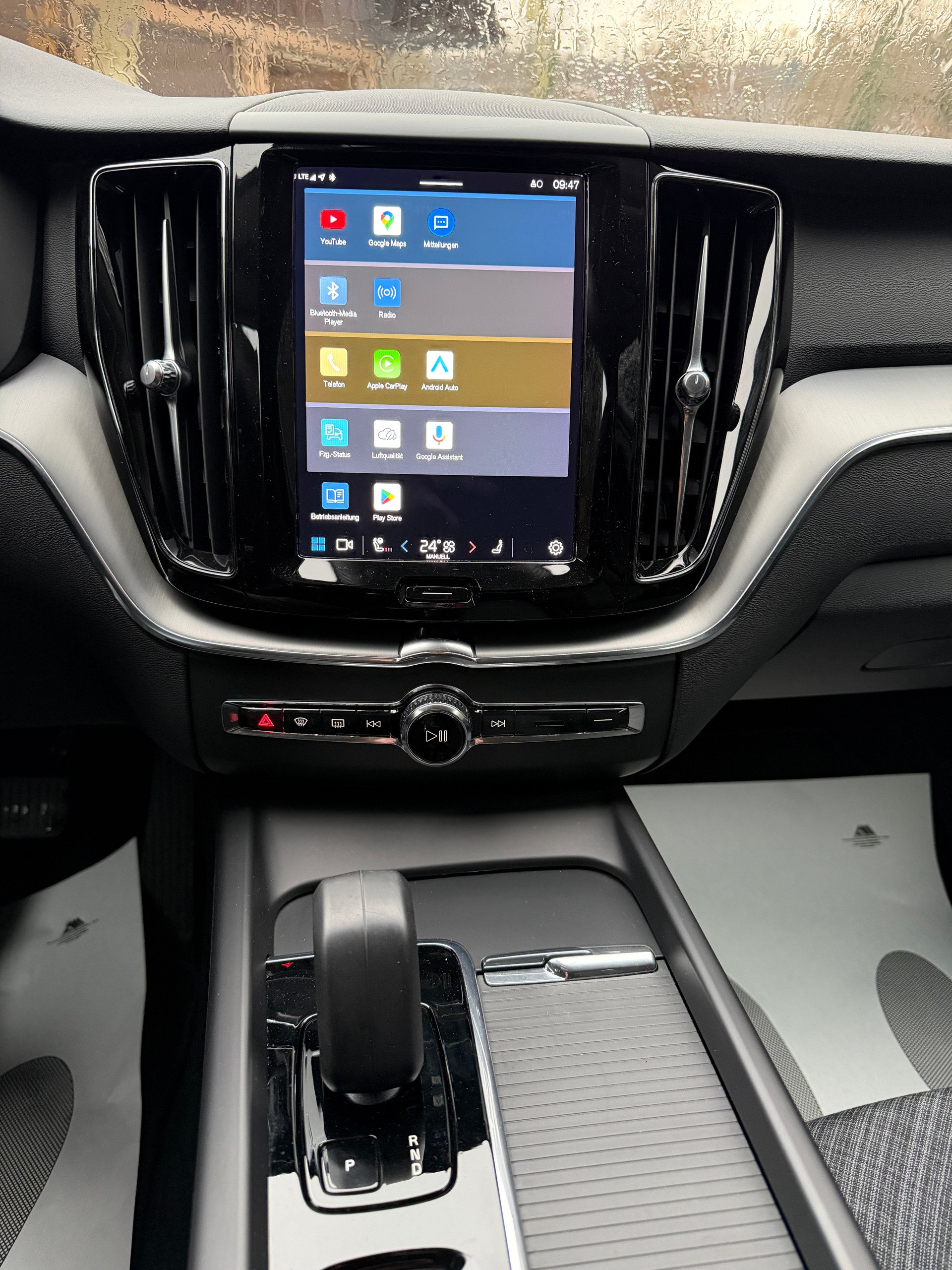 VOLVO XC60 B4 Diesel Mild Hybrid AWD Core Geartronic-image-11