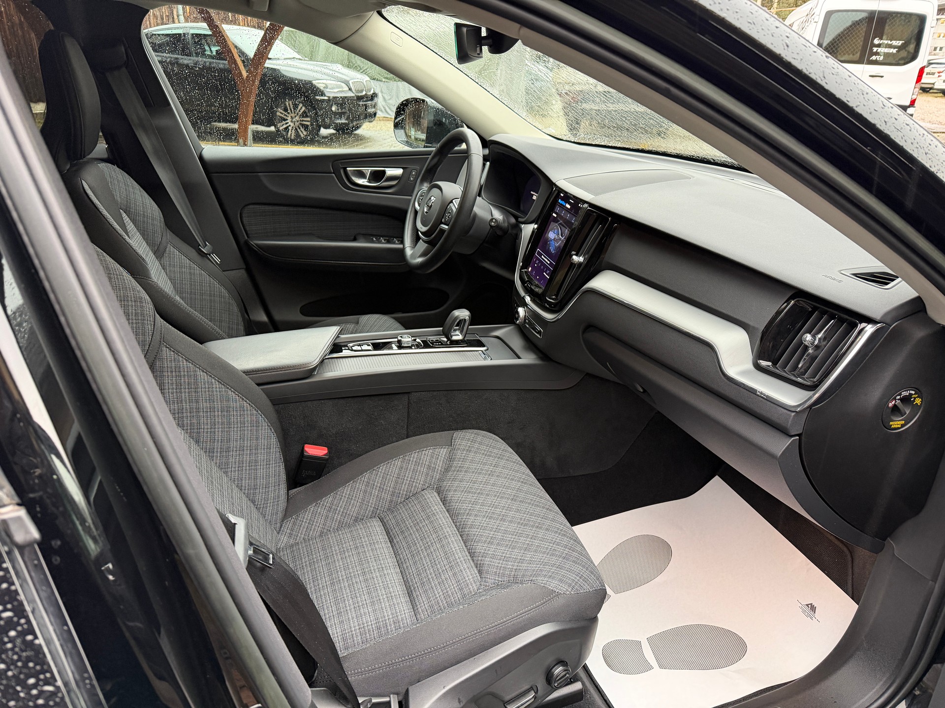 VOLVO XC60 B4 Diesel Mild Hybrid AWD Core Geartronic-image-8
