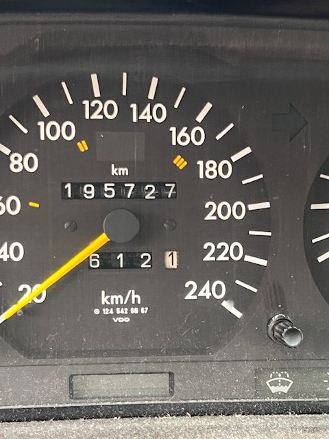 MERCEDES-BENZ 300 CE-image-8