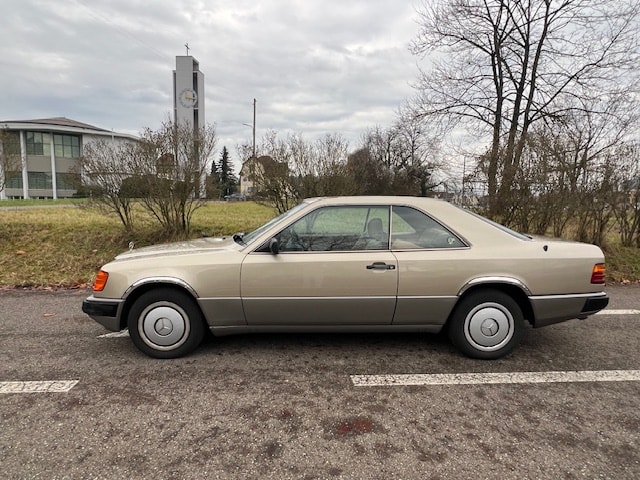 MERCEDES-BENZ 300 CE-image-10