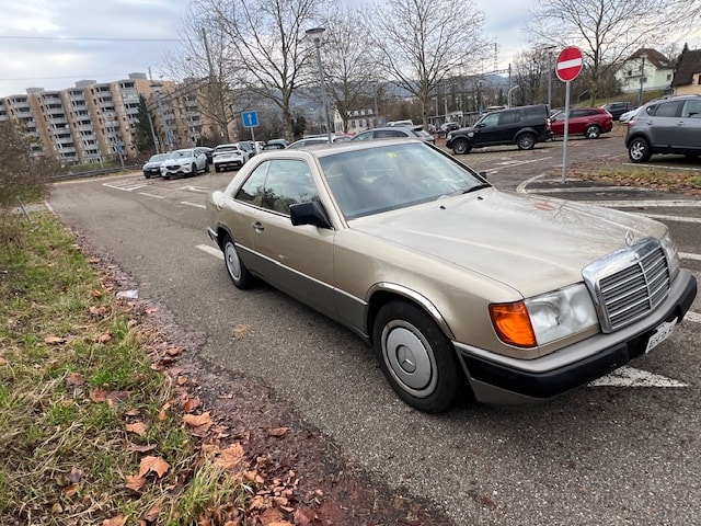 MERCEDES-BENZ 300 CE-image-2