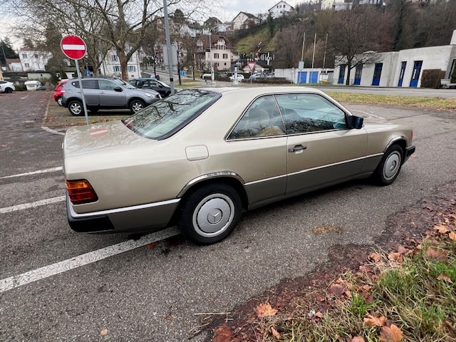MERCEDES-BENZ 300 CE-image-3