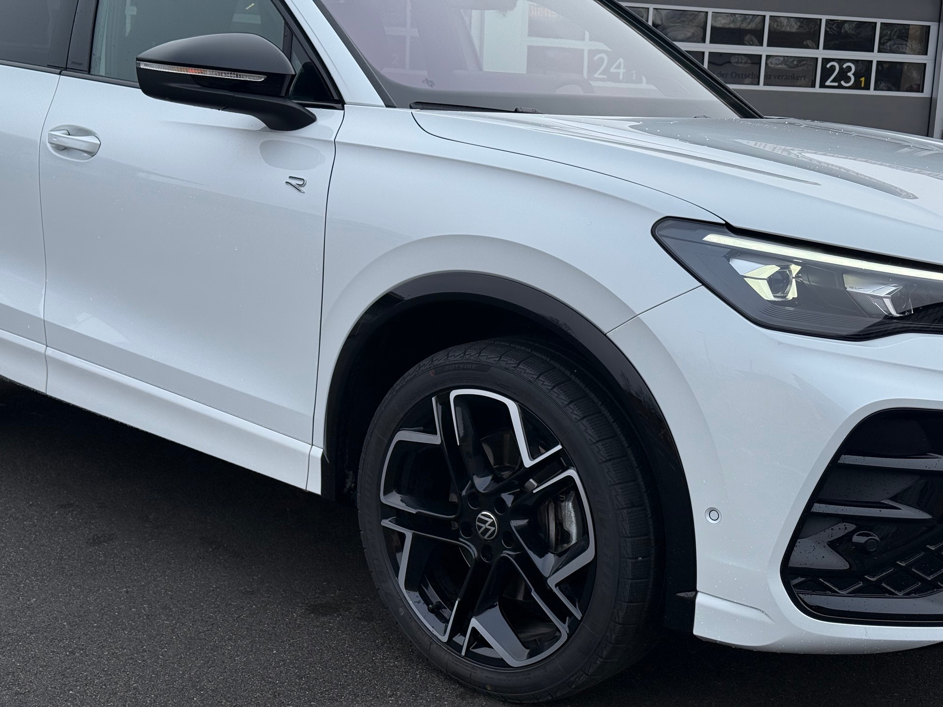 VW Tiguan 2.0 TSI DSG R-Line 4Motion-showroom-element-2