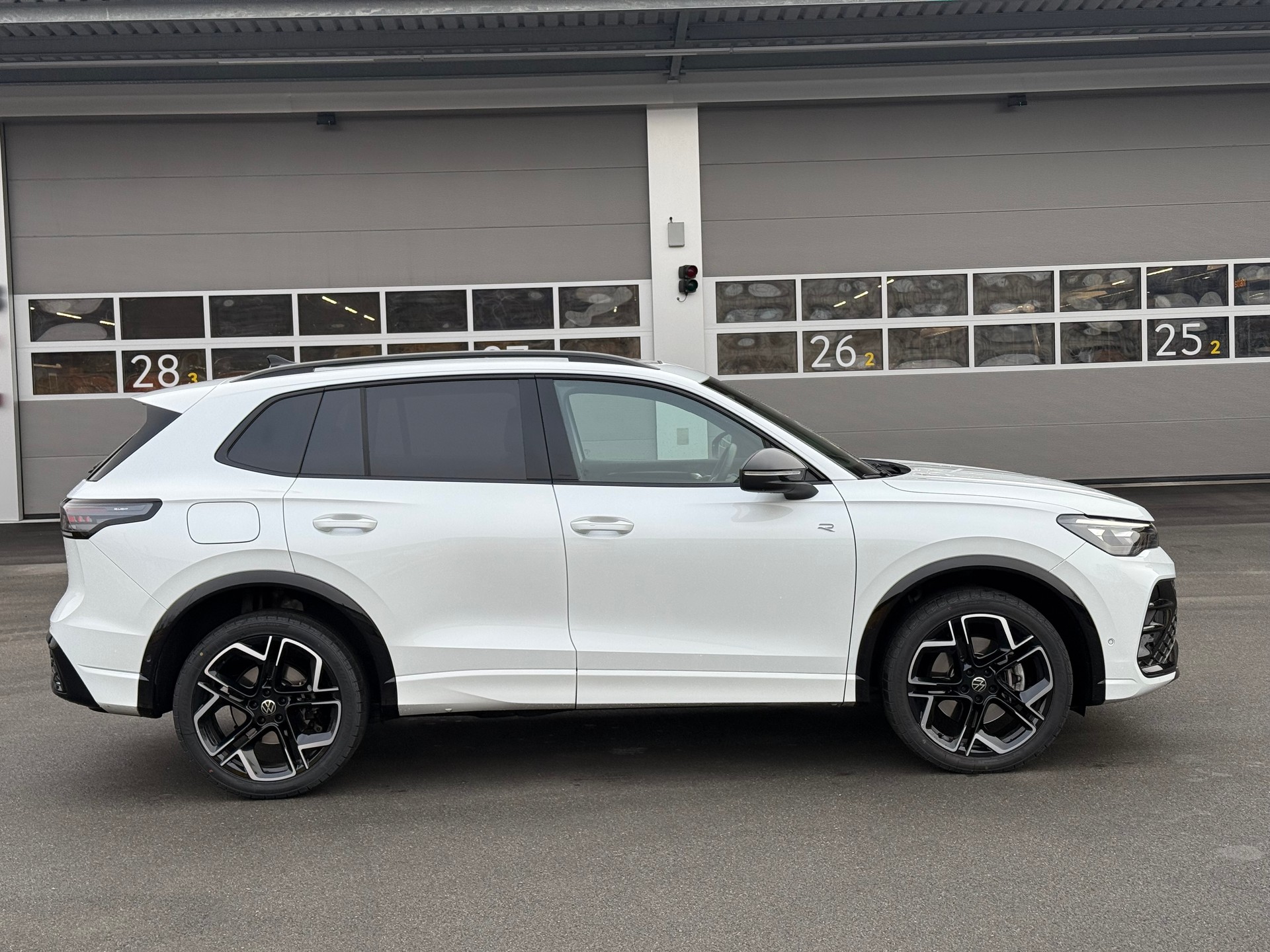 VW Tiguan 2.0 TSI DSG R-Line 4Motion-showroom-element-3