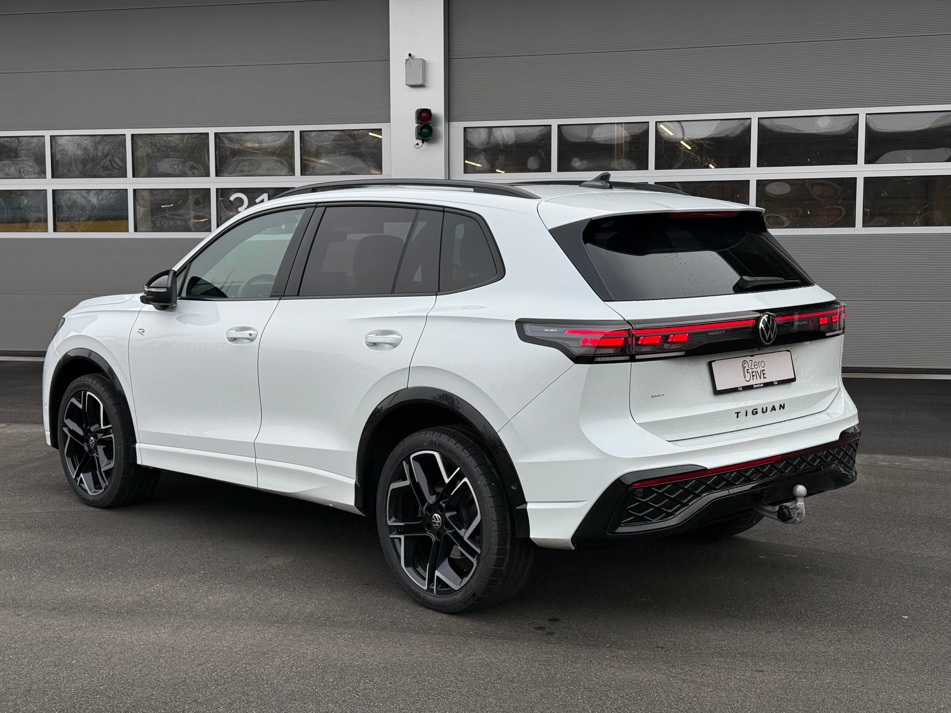 VW Tiguan 2.0 TSI DSG R-Line 4Motion-image-4
