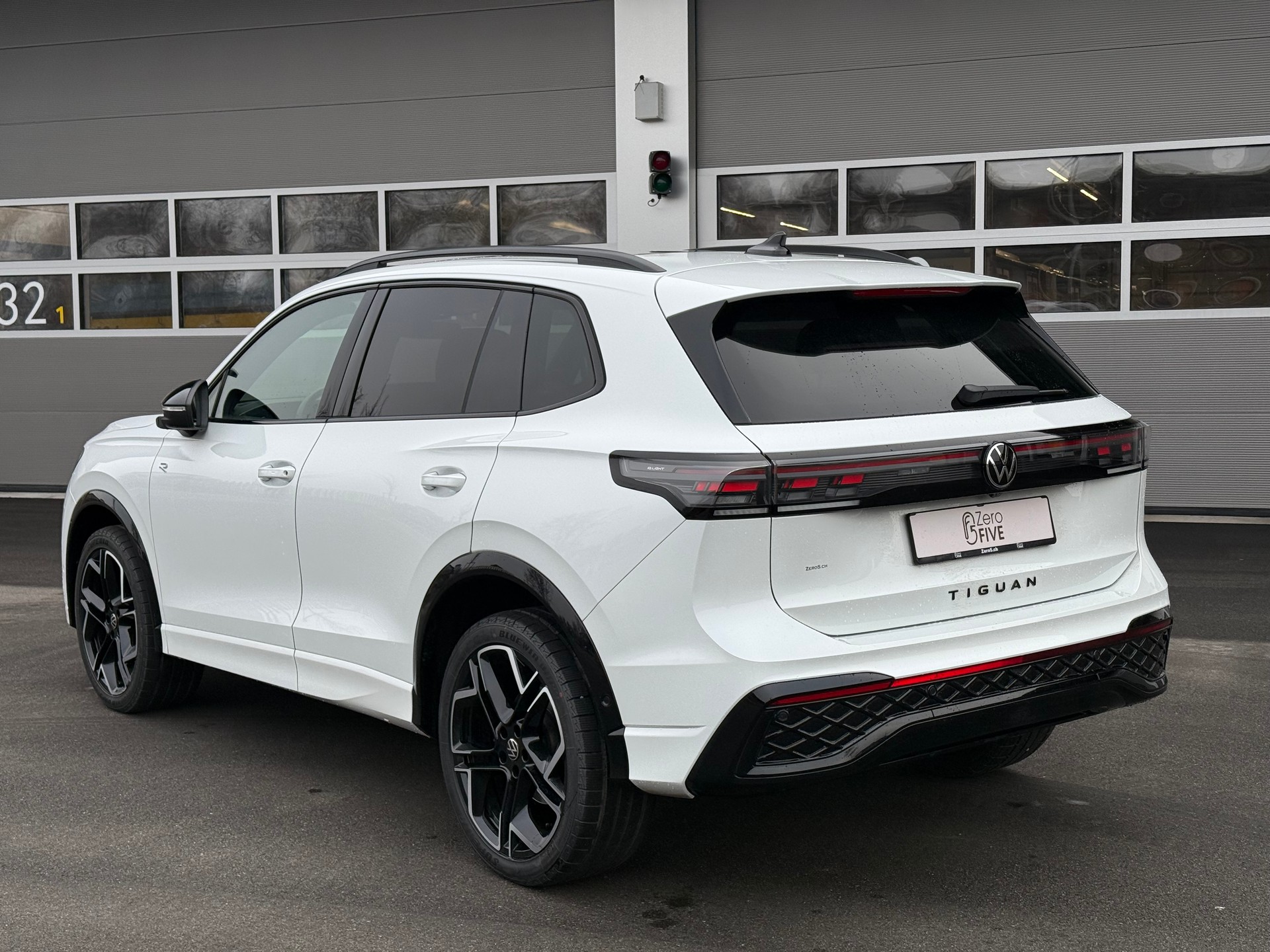 VW Tiguan 2.0 TSI DSG R-Line 4Motion-image-5