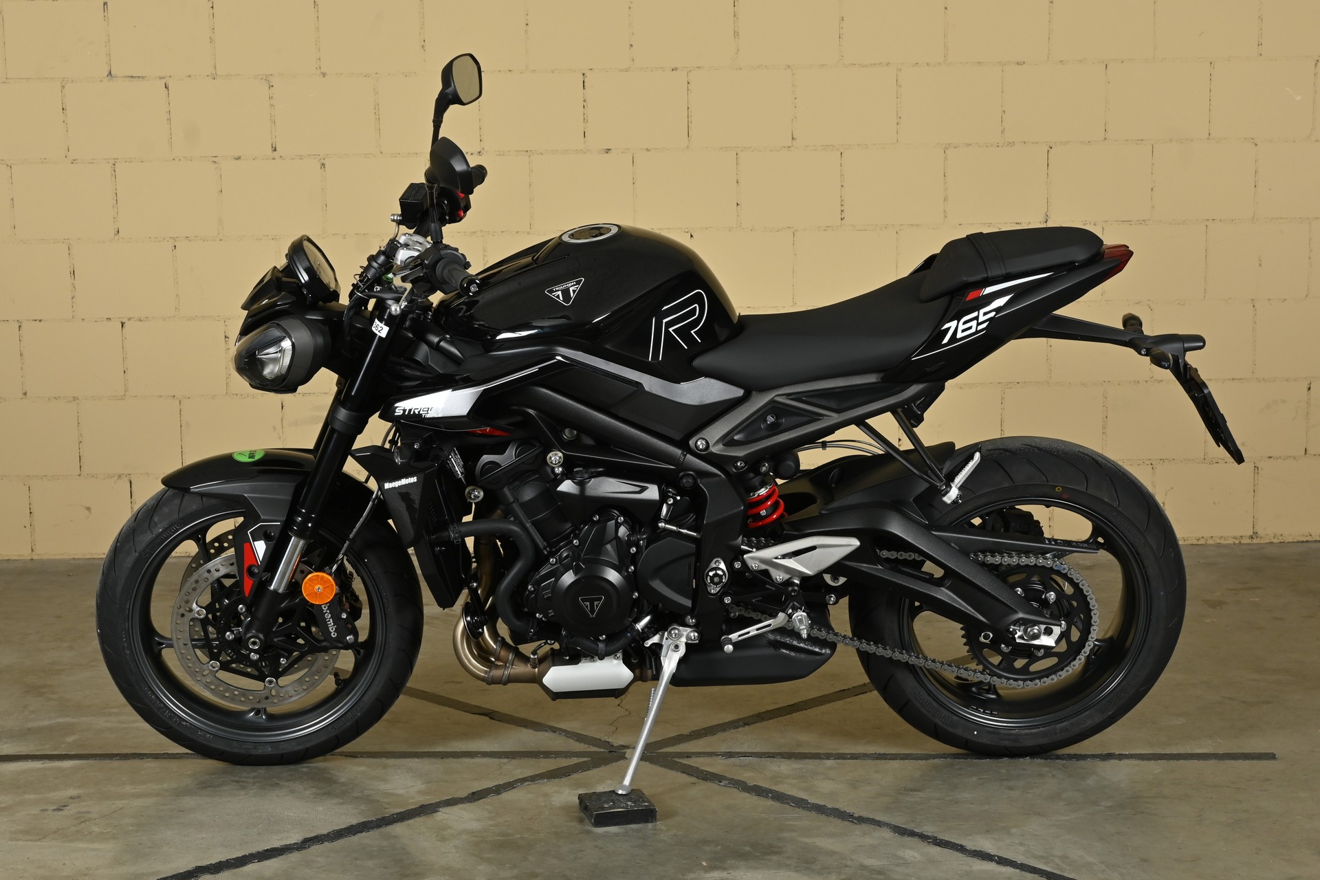 TRIUMPH 765 R-image-3
