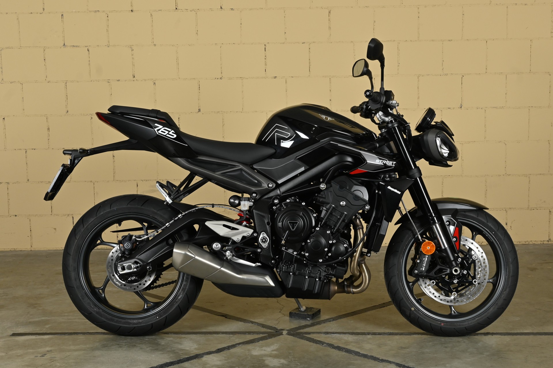 TRIUMPH 765 R-image-0