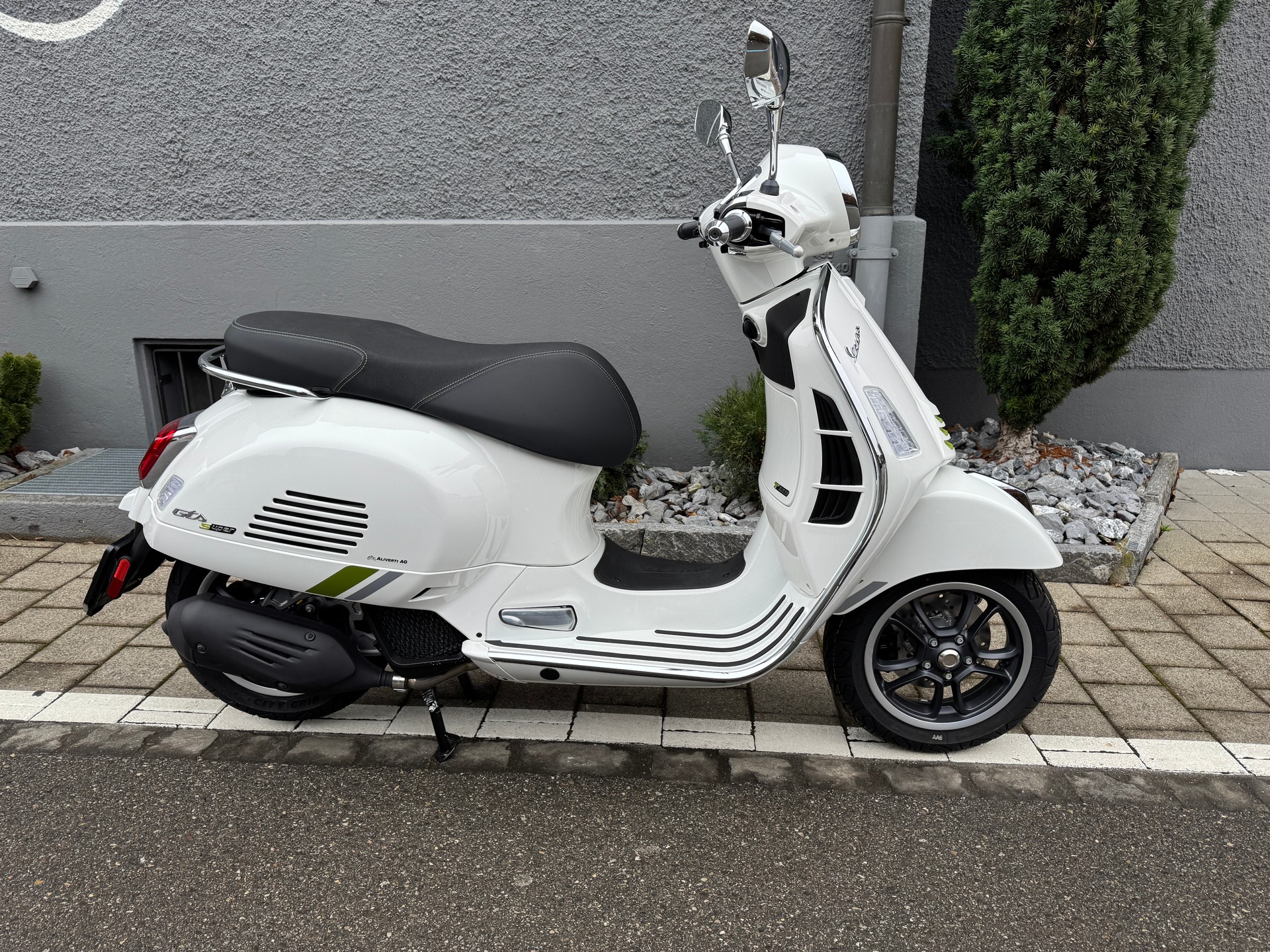 PIAGGIO Vespa GTS 125 Super Tech E5+-image-10