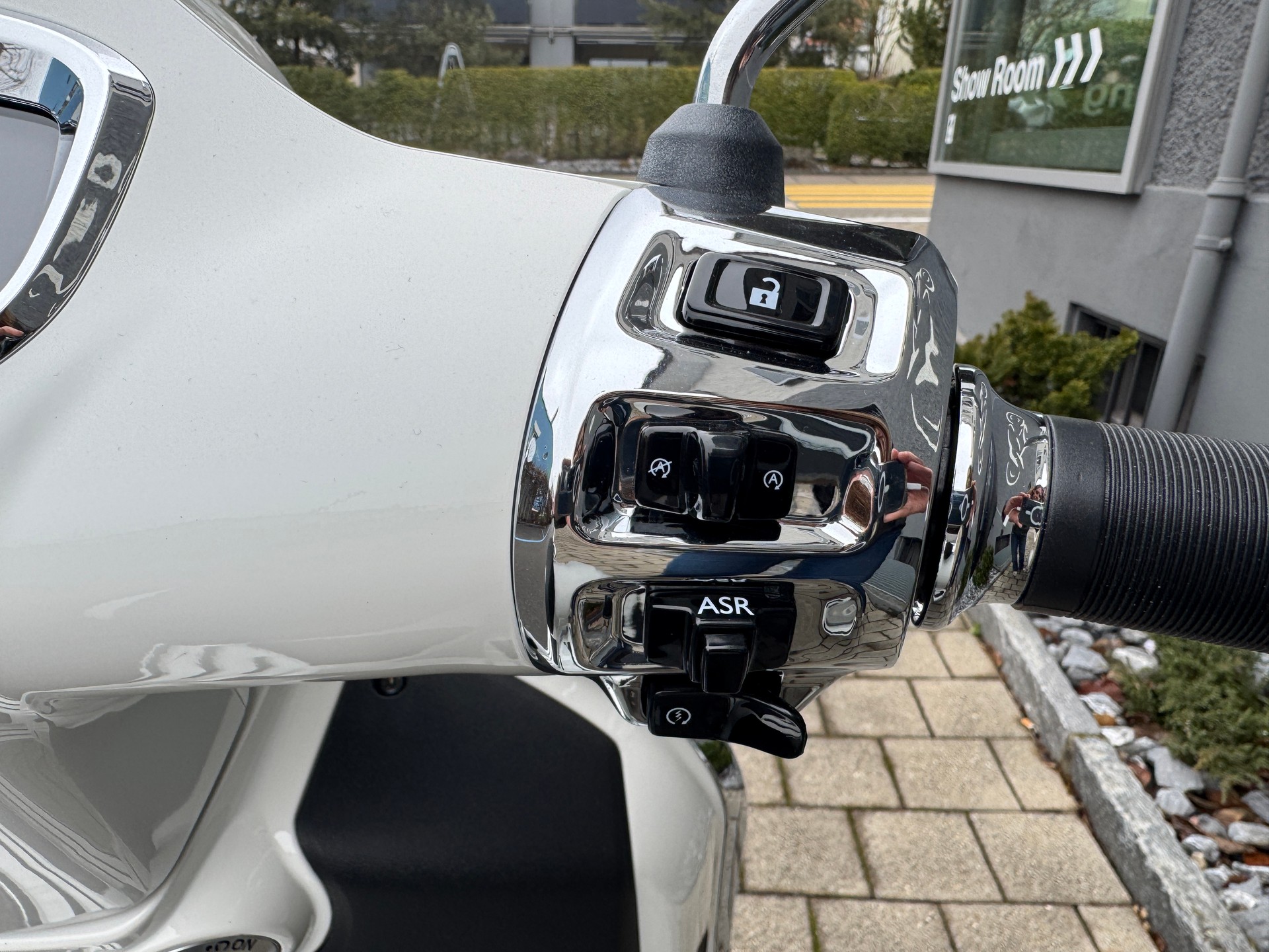 PIAGGIO Vespa GTS 125 Super Tech E5+-image-4