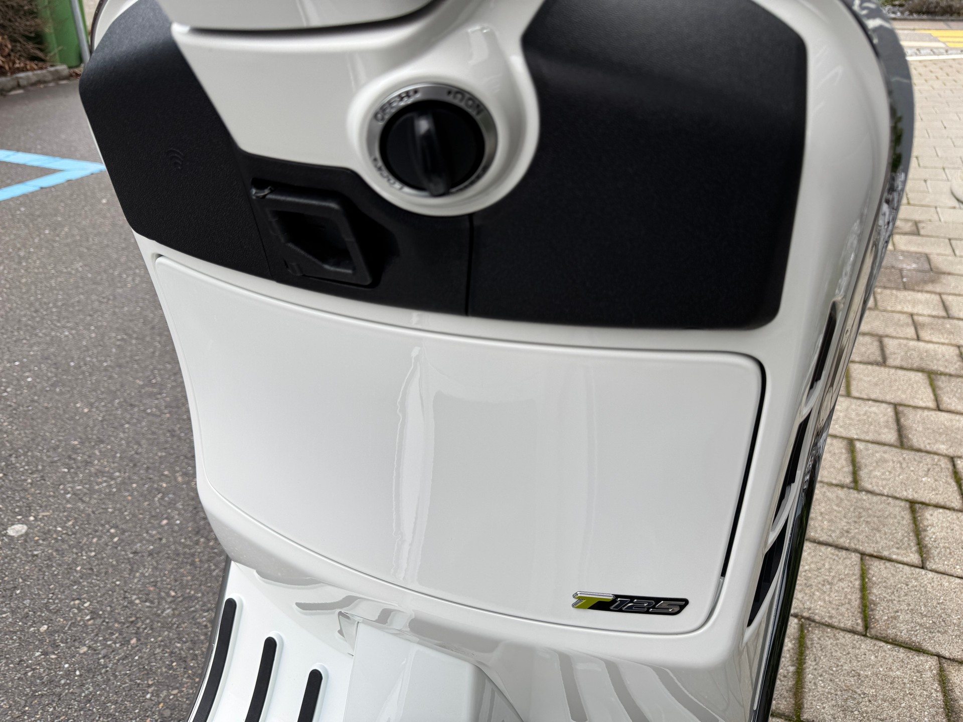 PIAGGIO Vespa GTS 125 Super Tech E5+-image-8