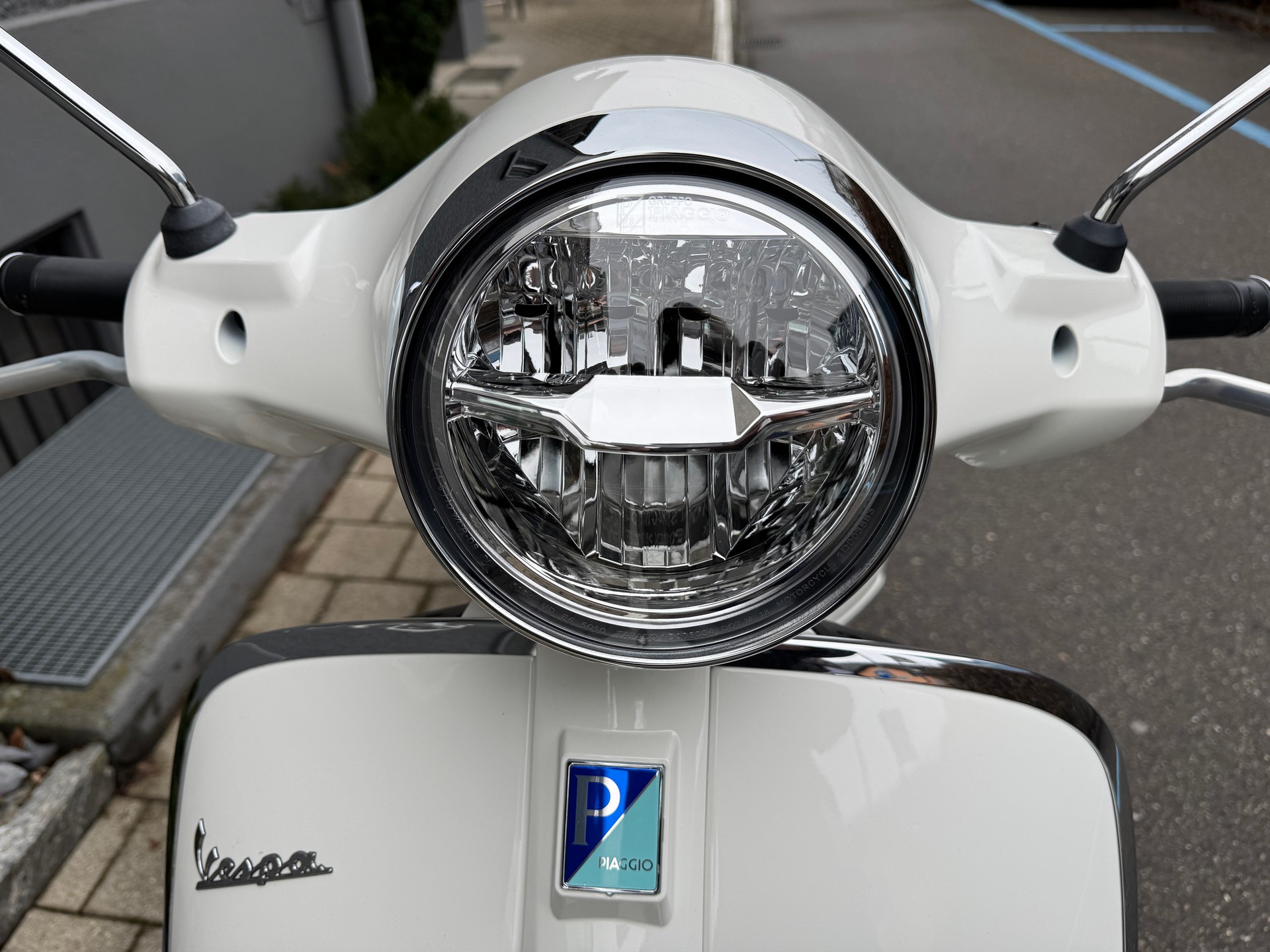 PIAGGIO Vespa GTS 125 Super Tech E5+-image-2