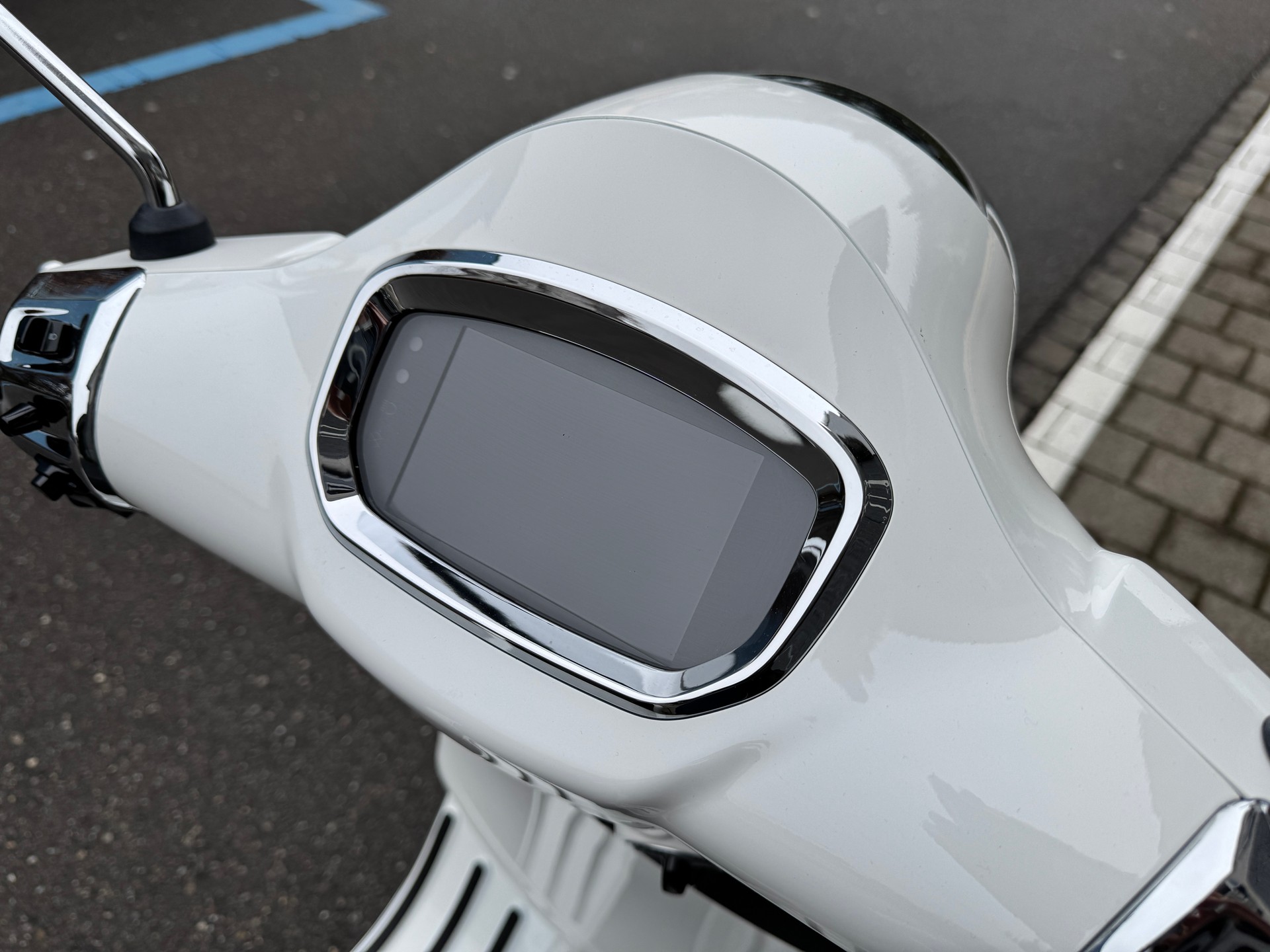PIAGGIO Vespa GTS 125 Super Tech E5+-image-3