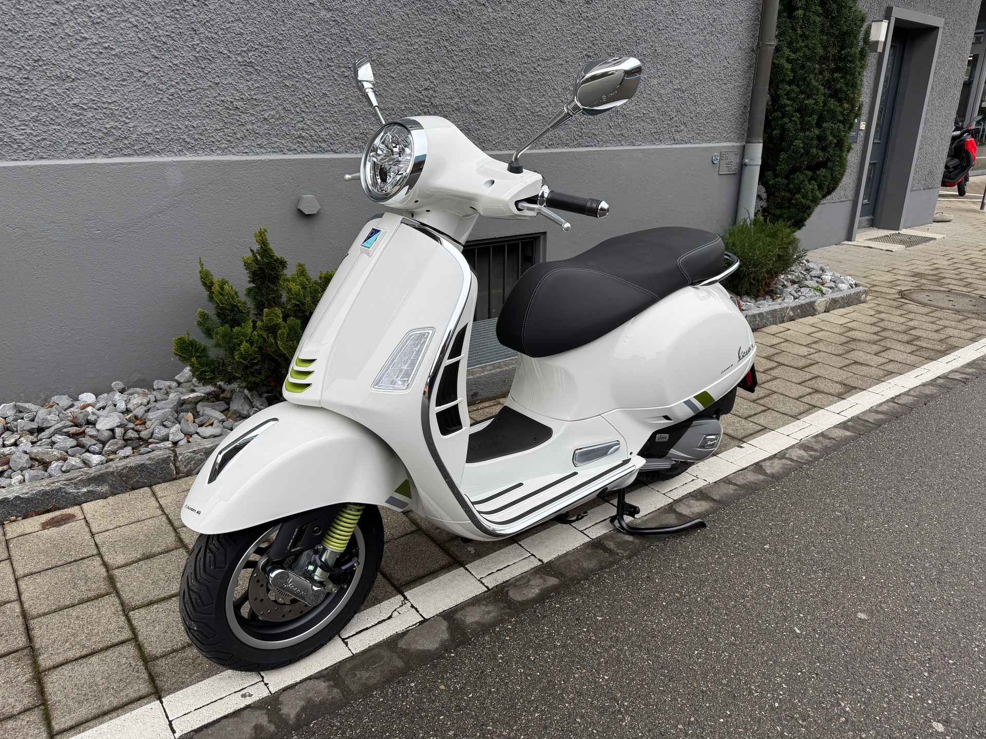 PIAGGIO Vespa GTS 125 Super Tech E5+-image-1