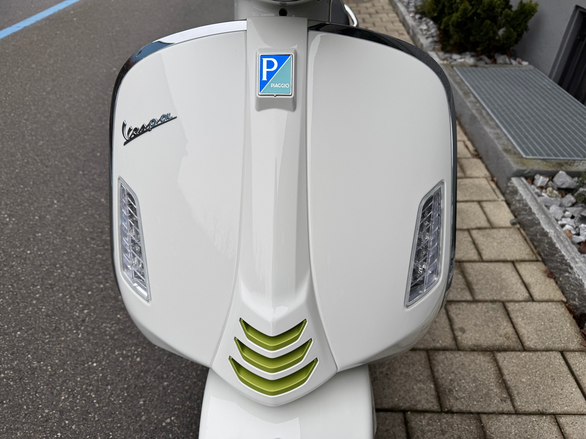 PIAGGIO Vespa GTS 125 Super Tech E5+-image-12