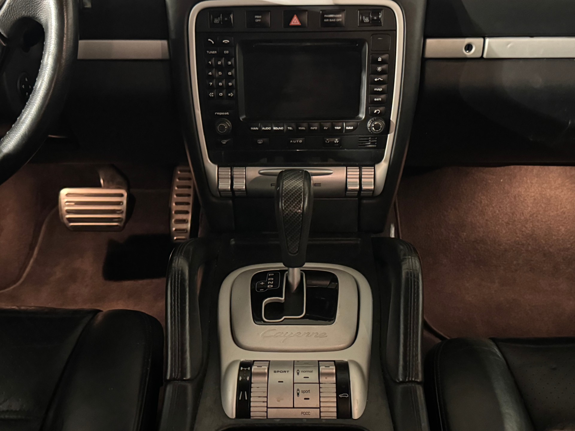 PORSCHE Cayenne Turbo-image-11