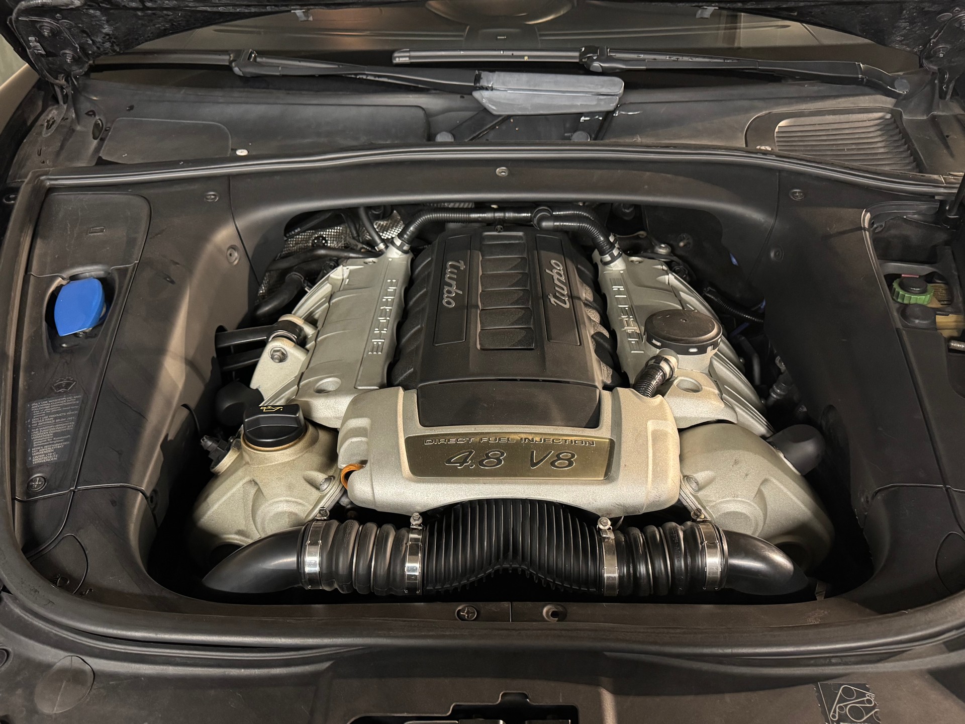 PORSCHE Cayenne Turbo-image-21