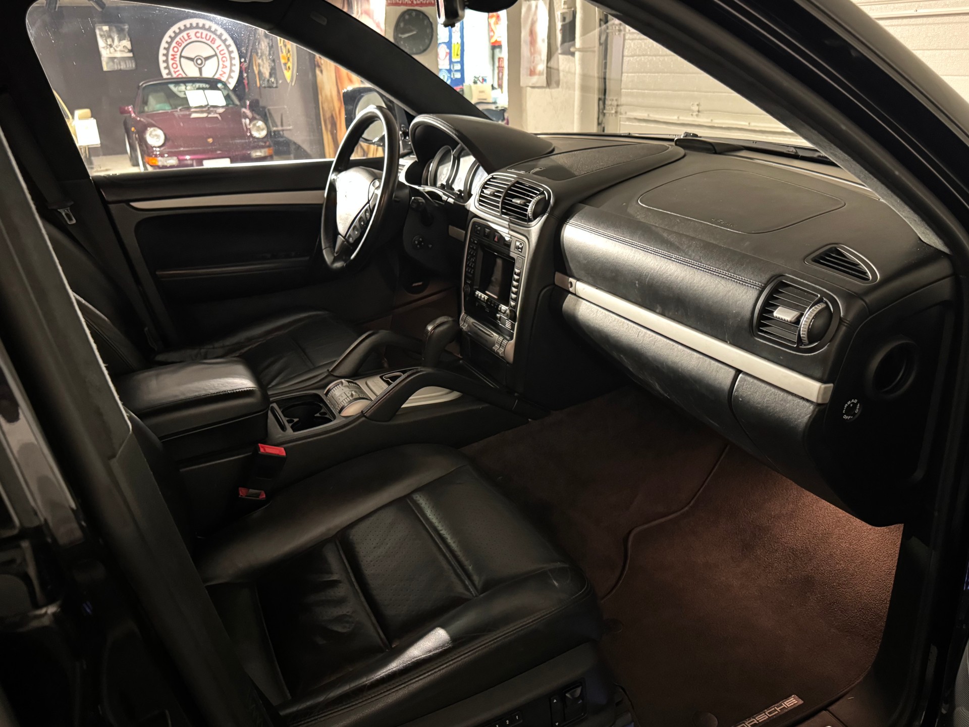 PORSCHE Cayenne Turbo-image-13