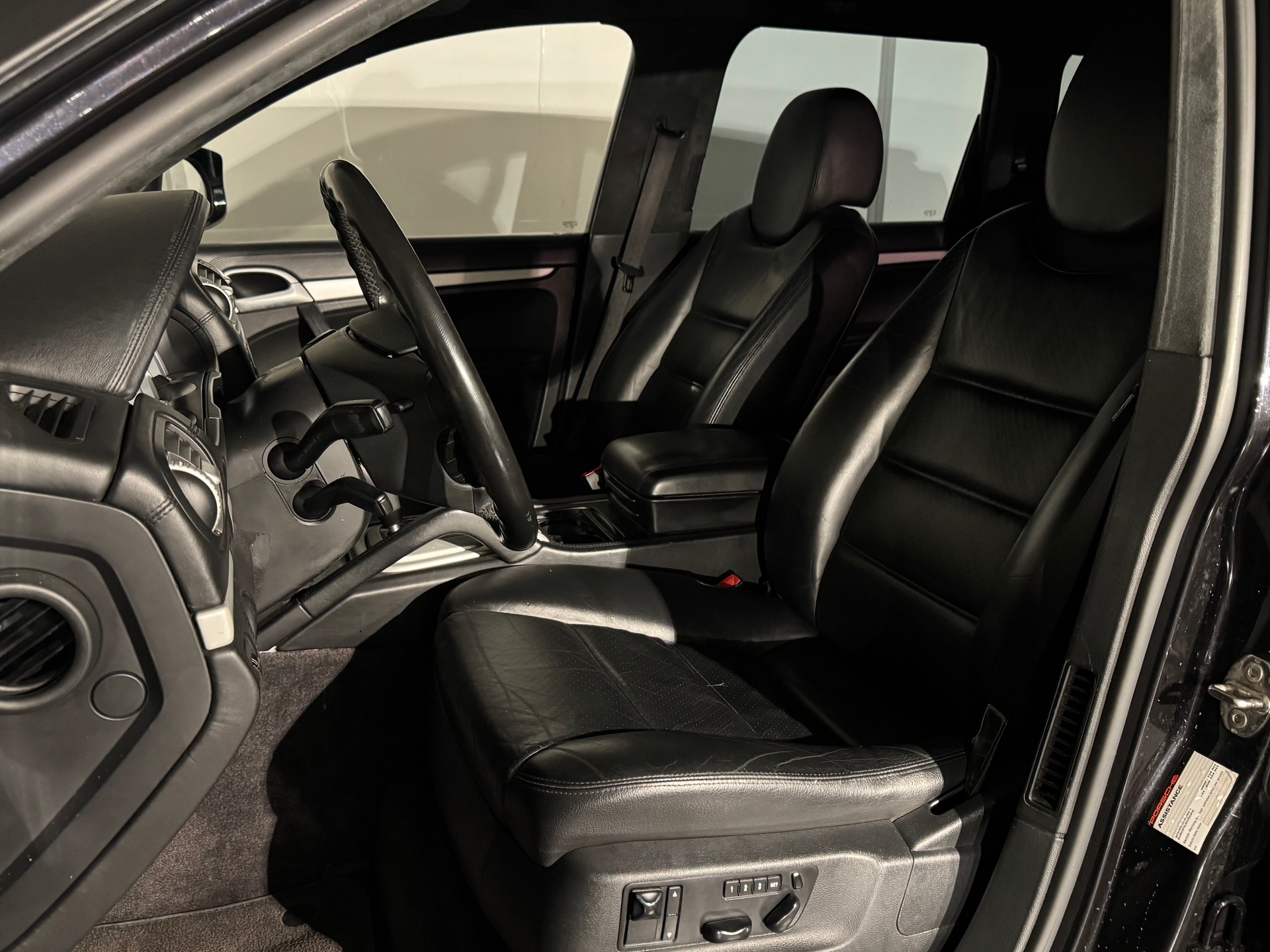 PORSCHE Cayenne Turbo-image-8