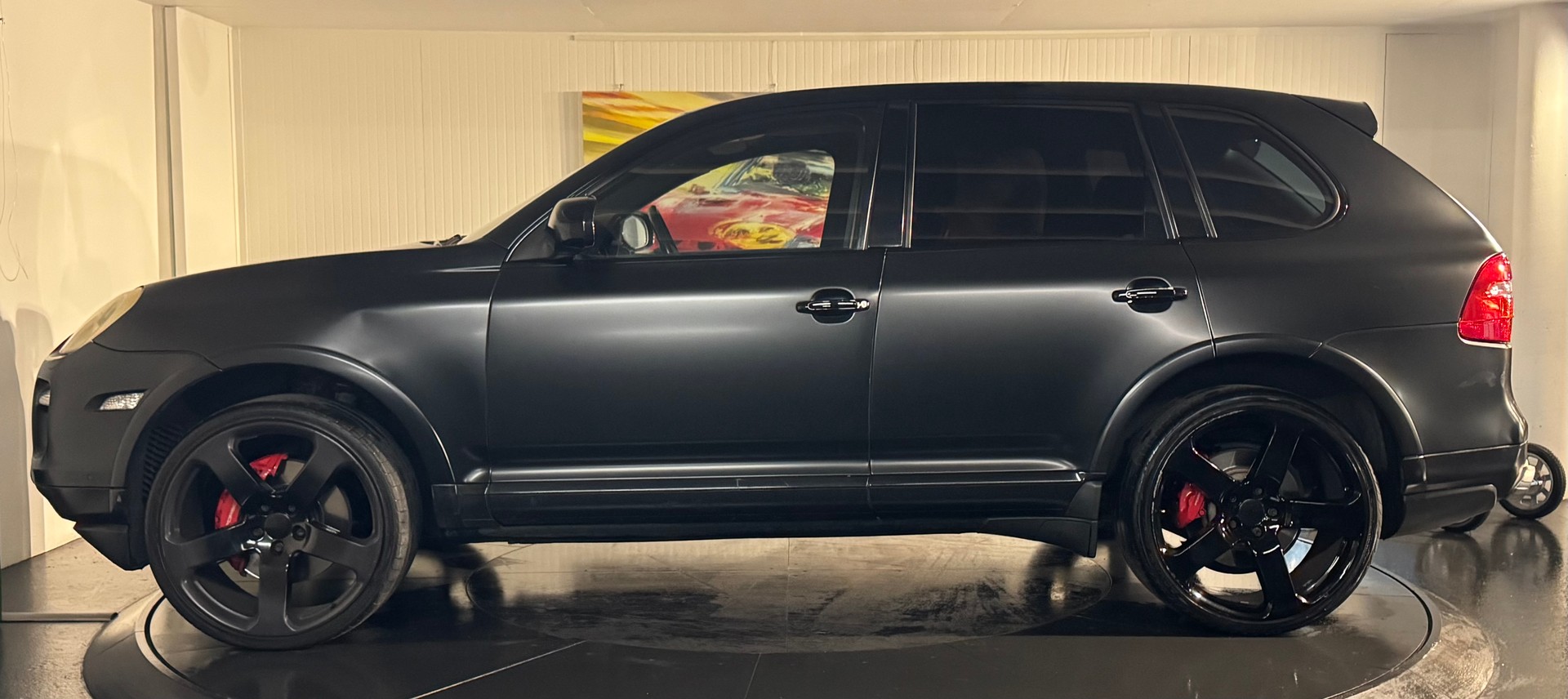 PORSCHE Cayenne Turbo-showroom-element-1