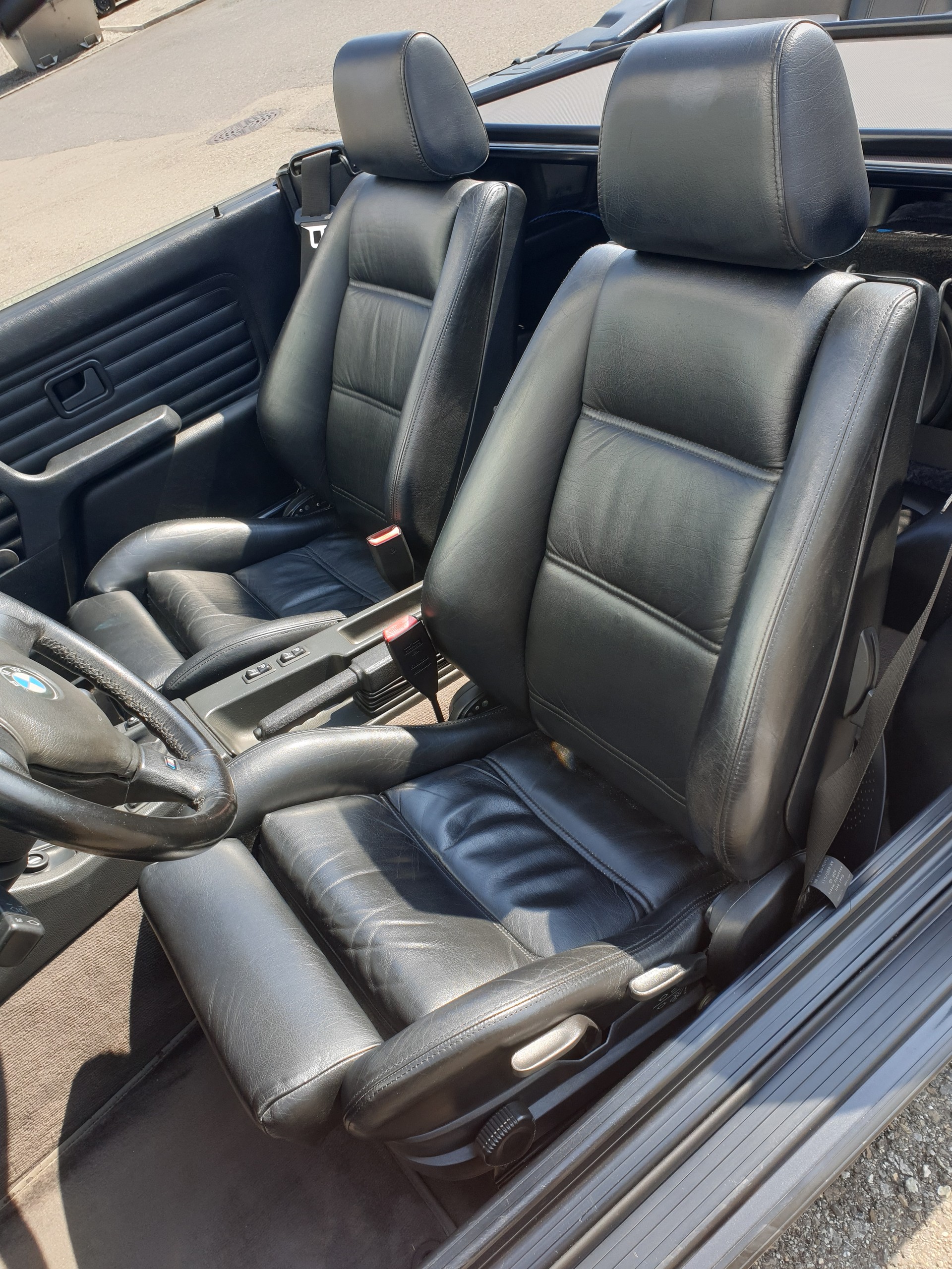BMW 325i Cabrio-image-9