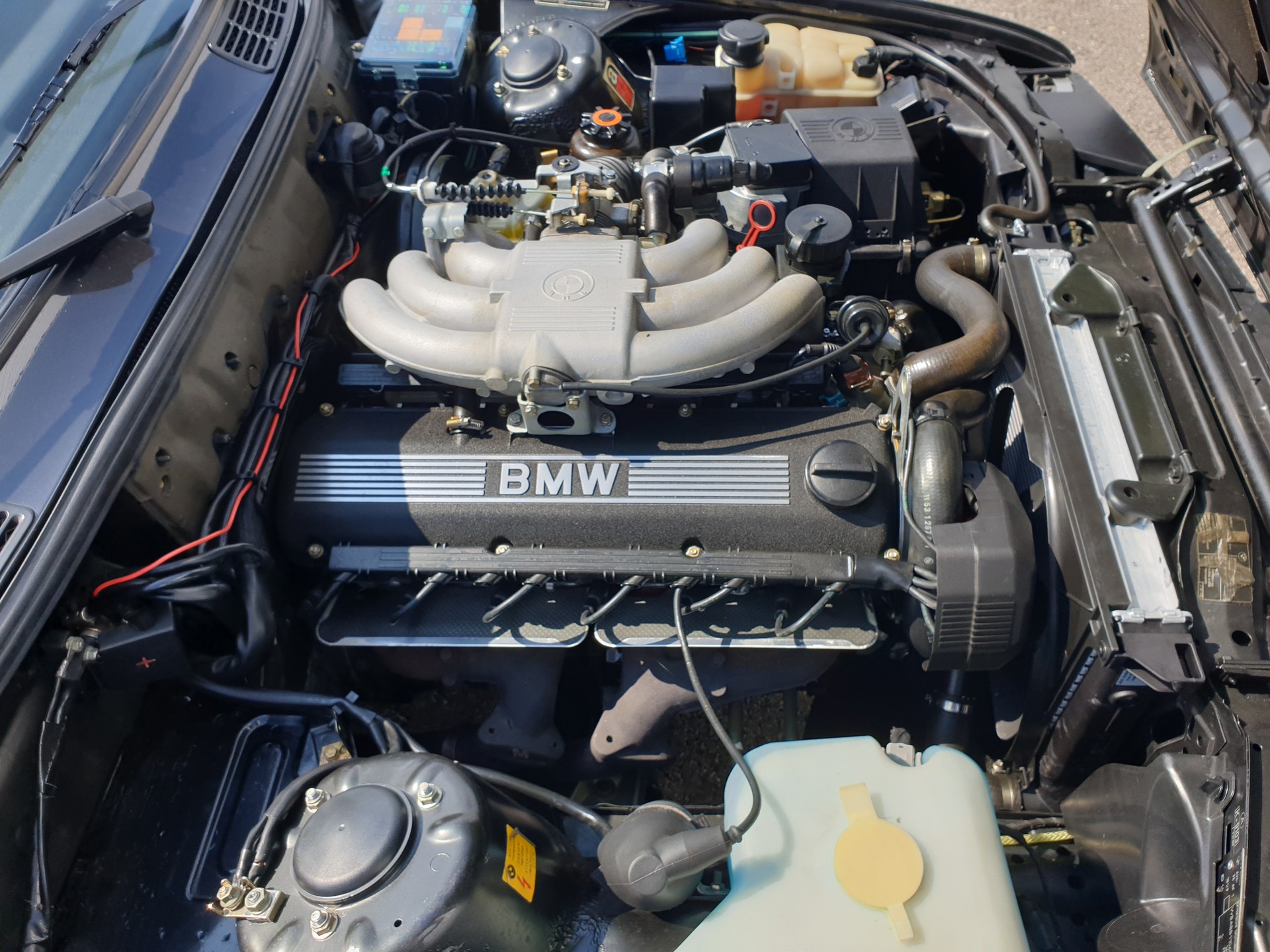BMW 325i Cabrio-image-18