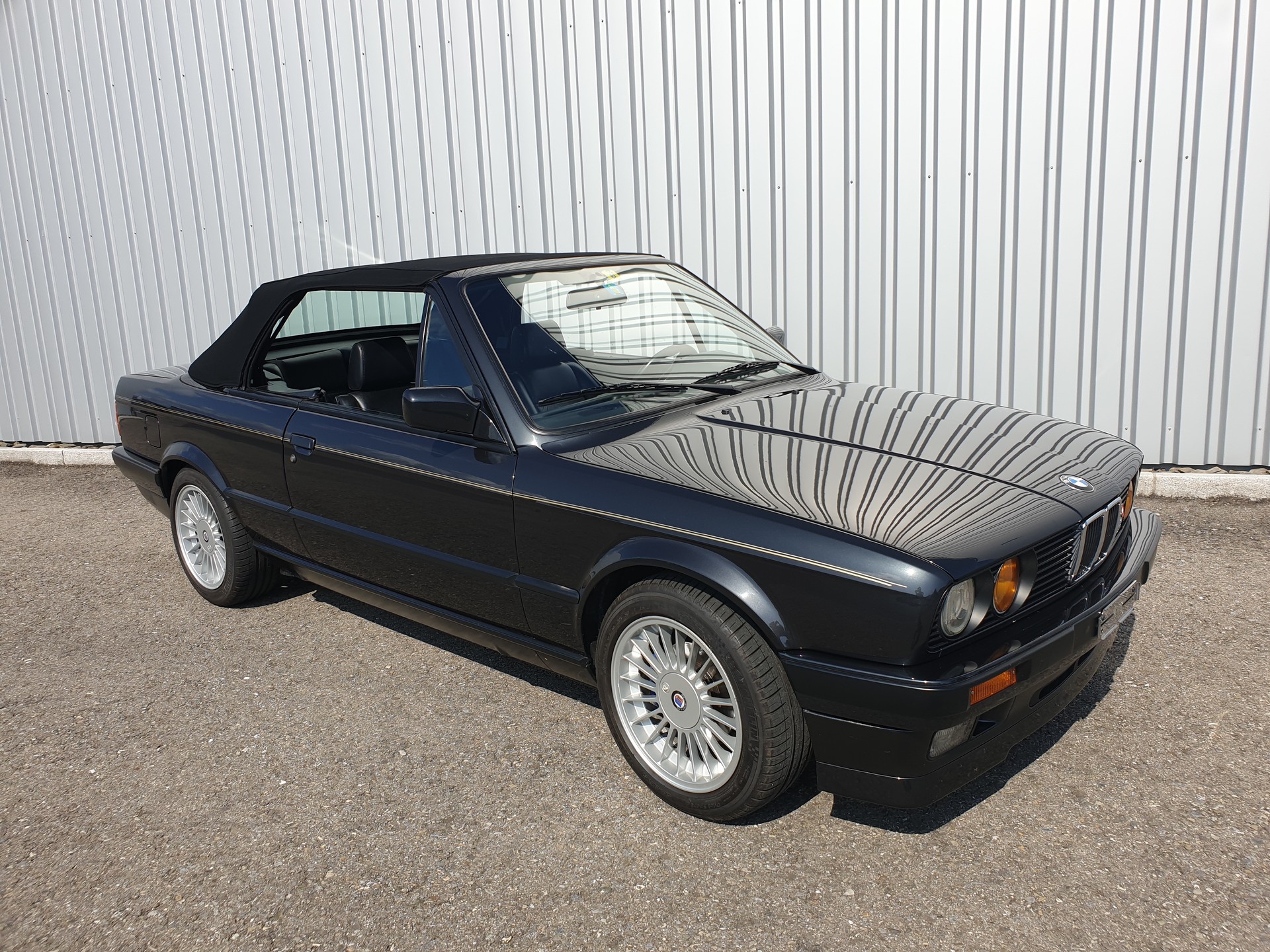 BMW 325i Cabrio-image-2