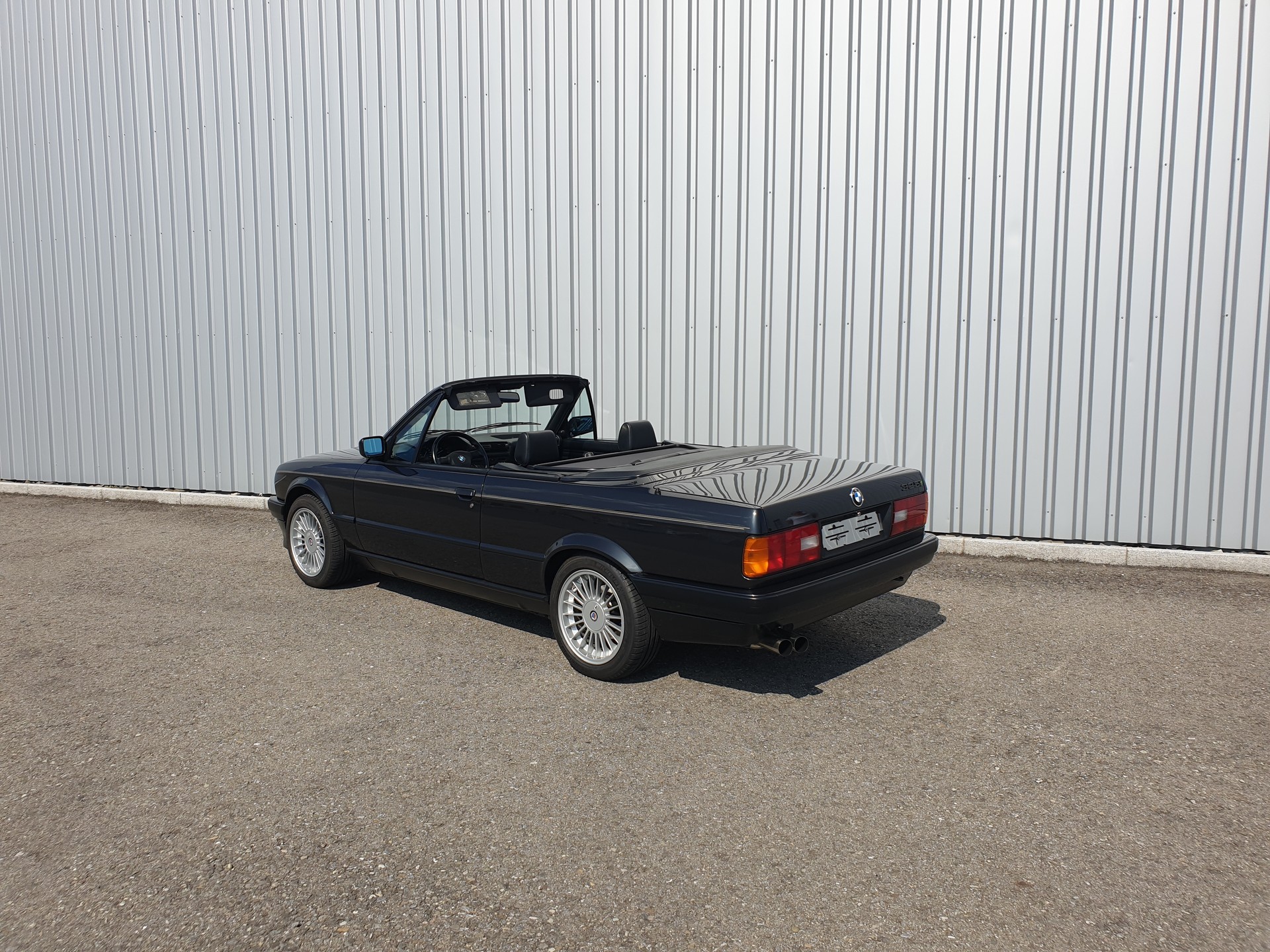 BMW 325i Cabrio-image-4