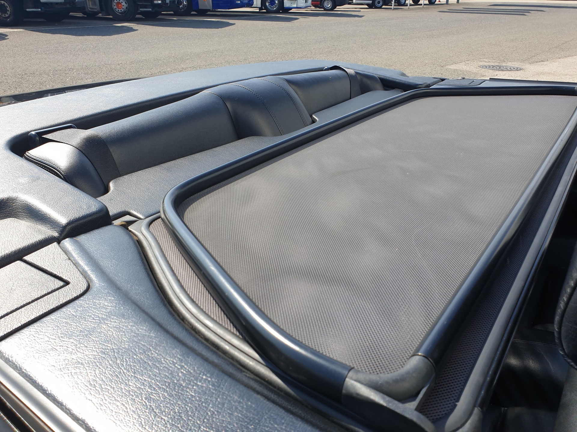 BMW 325i Cabrio-image-10
