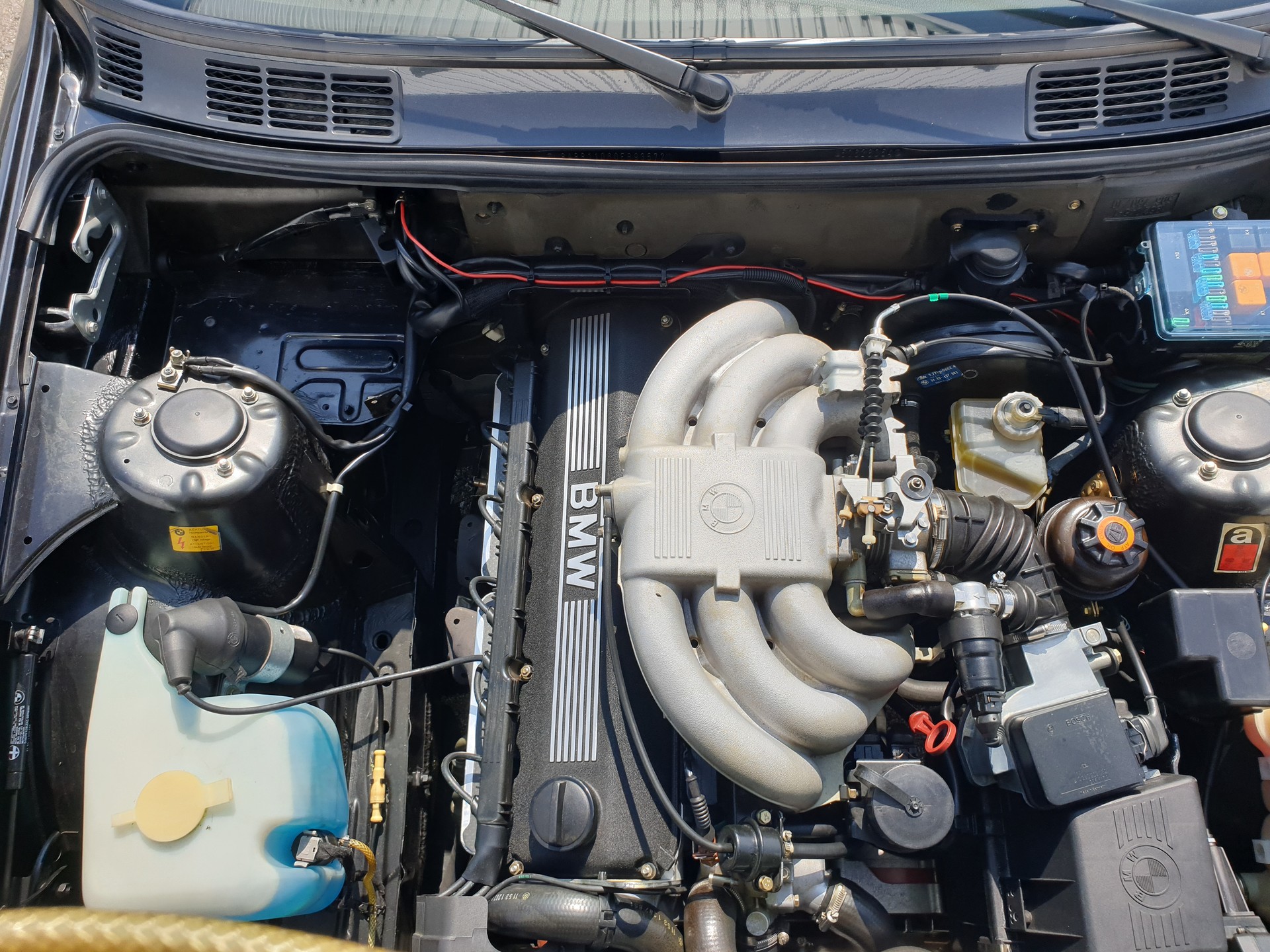 BMW 325i Cabrio-image-19