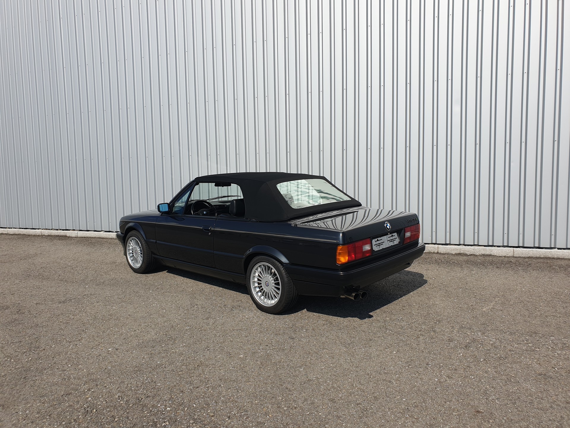 BMW 325i Cabrio-image-5