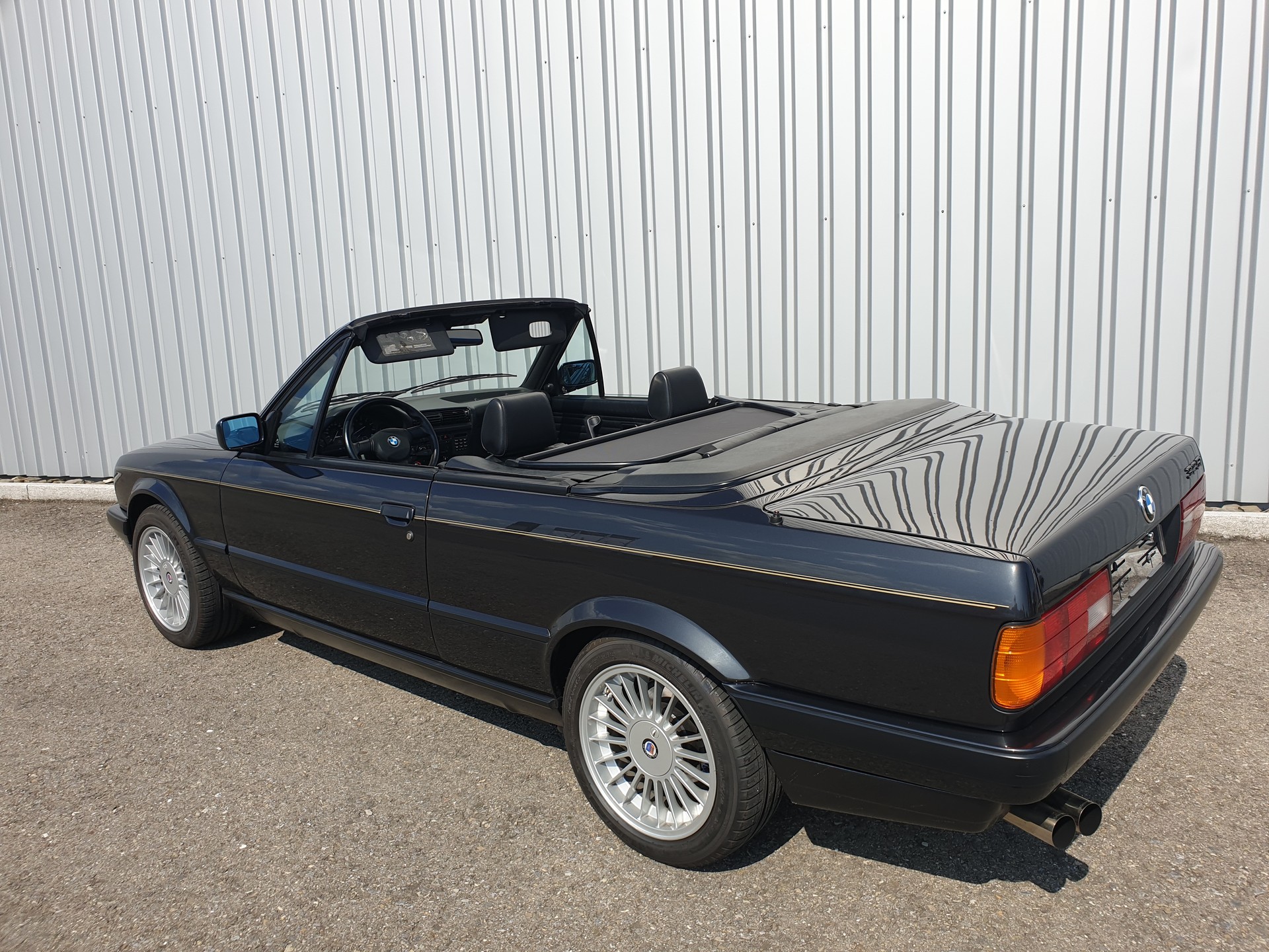 BMW 325i Cabrio-image-3