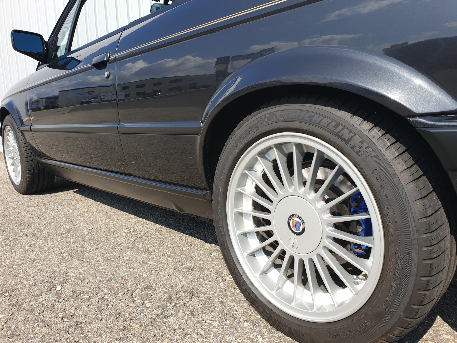BMW 325i Cabrio-image-7