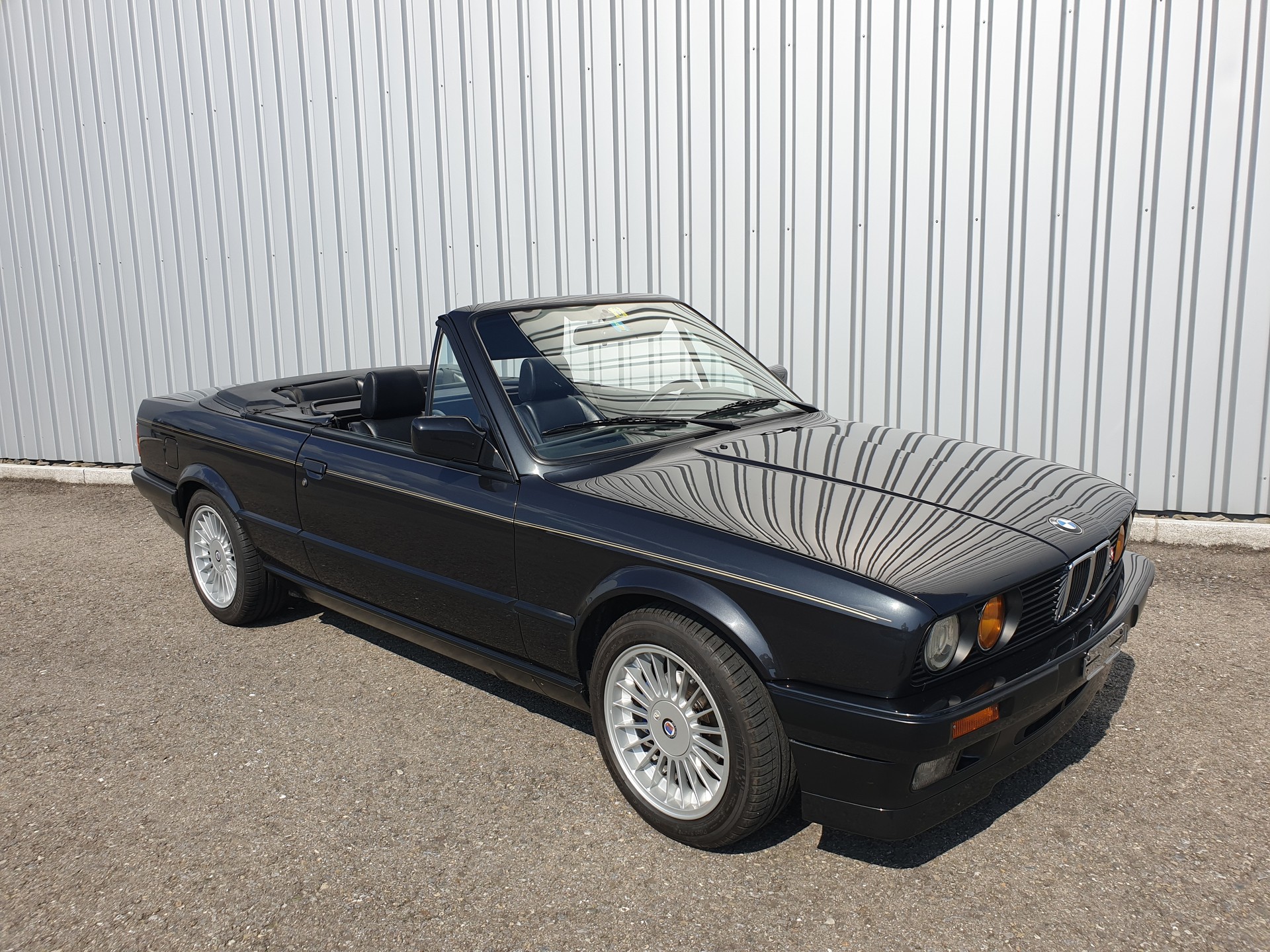 BMW 325i Cabrio-image-1