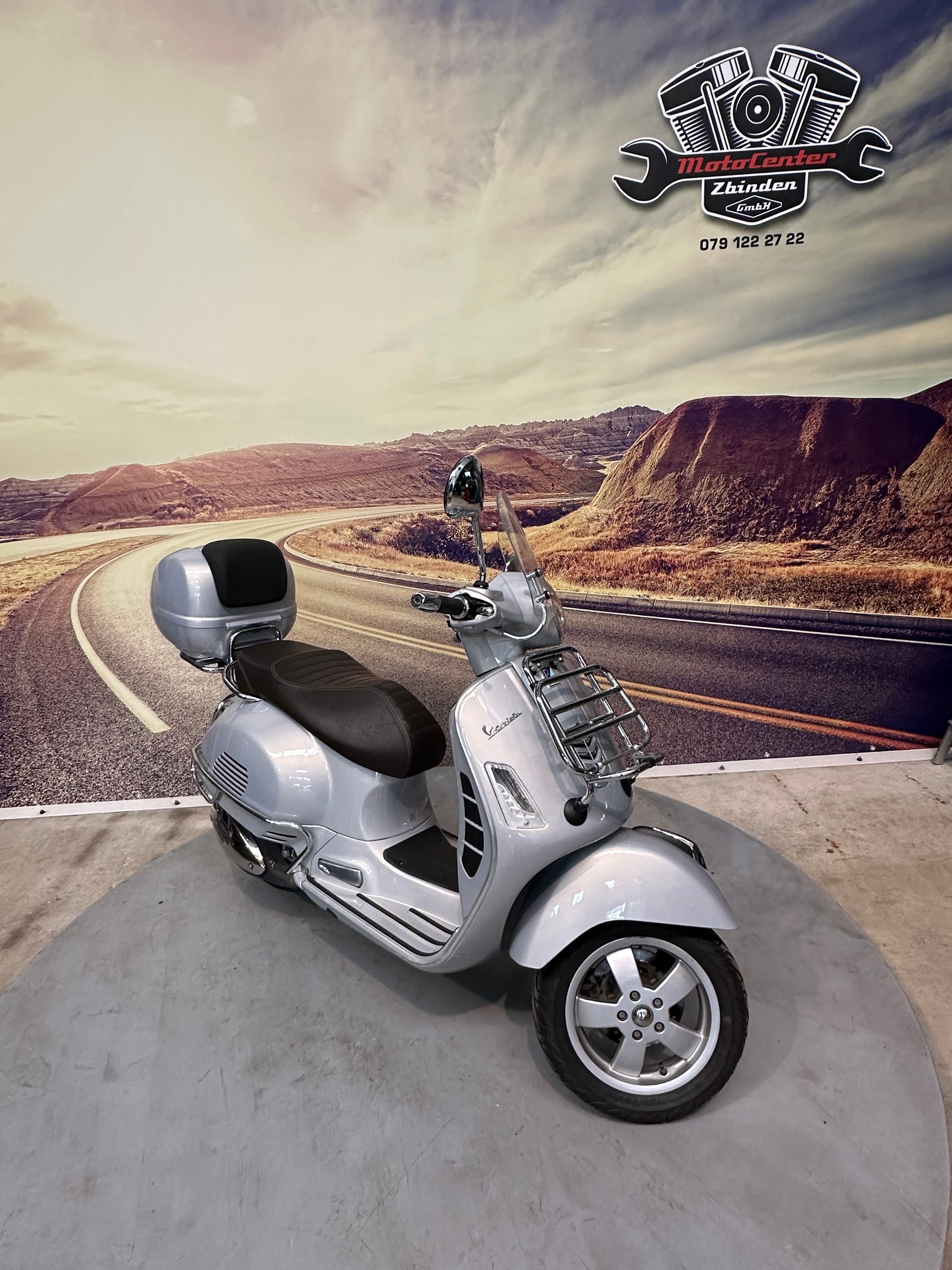 PIAGGIO Vespa GTS Super 300 i.e ABS-image-1