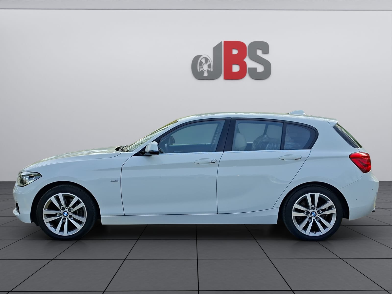 BMW 125i Urban Line Steptronic-showroom-element-3