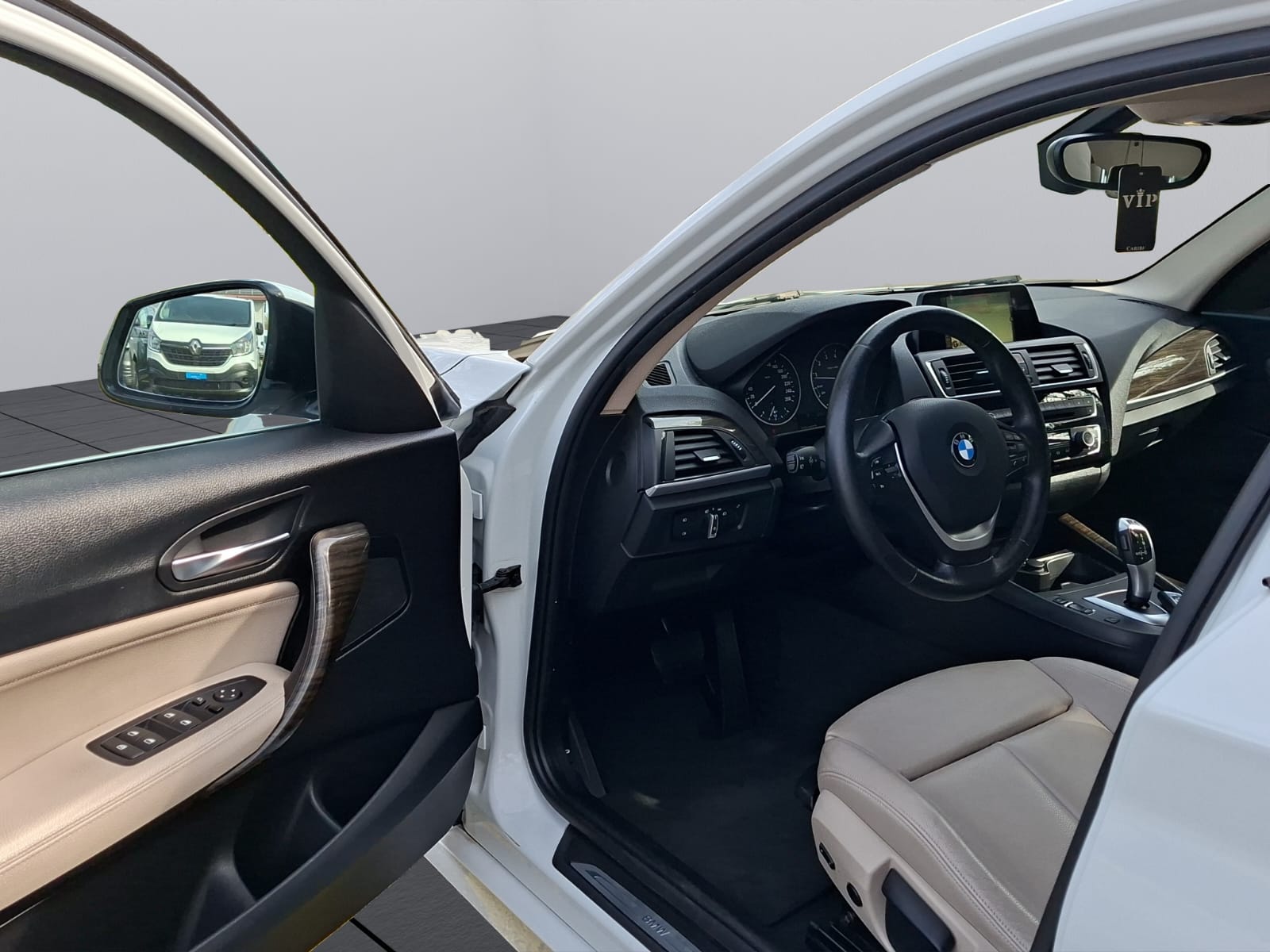 BMW 125i Urban Line Steptronic-image-11