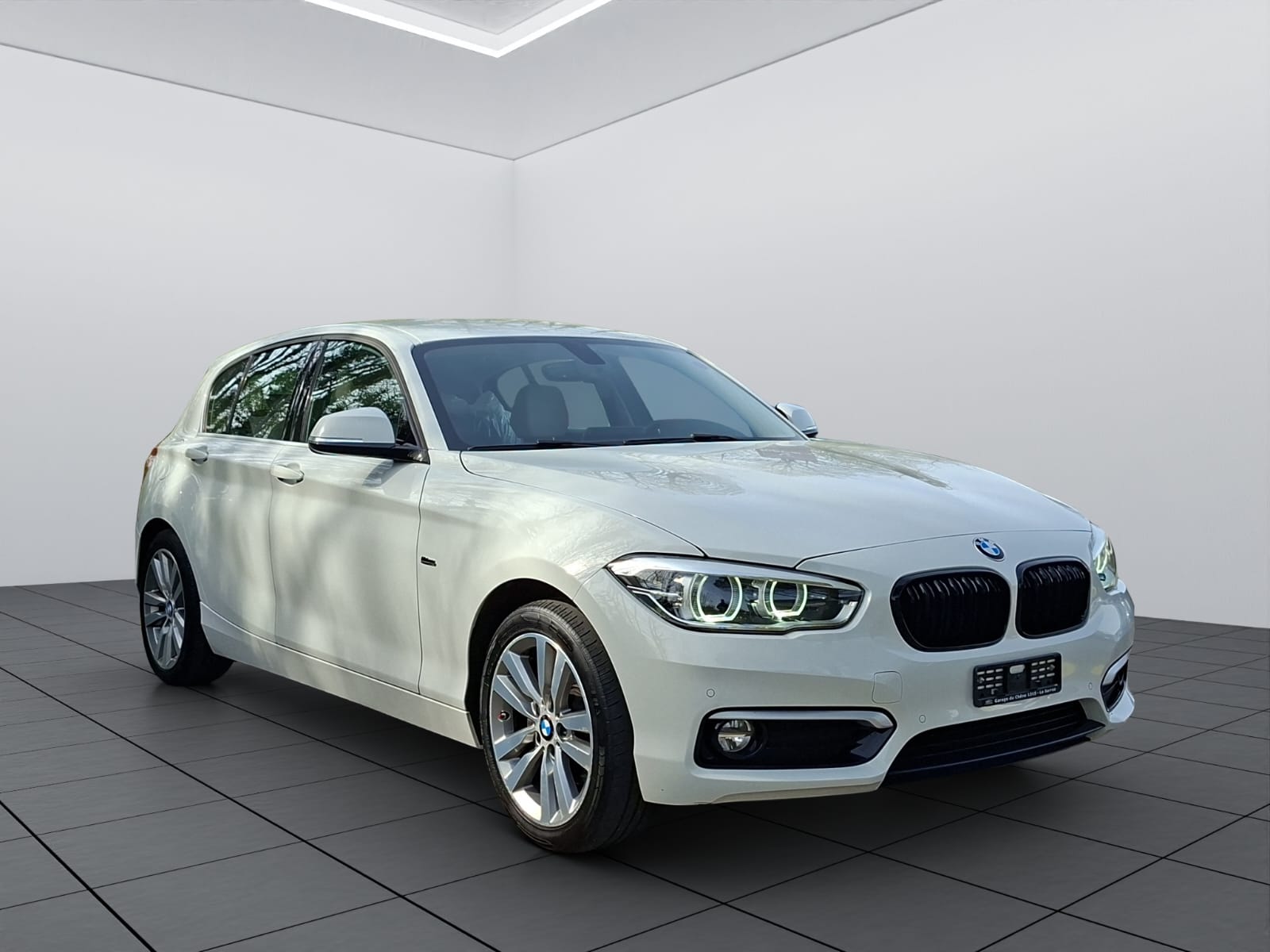 BMW 125i Urban Line Steptronic-showroom-element-2