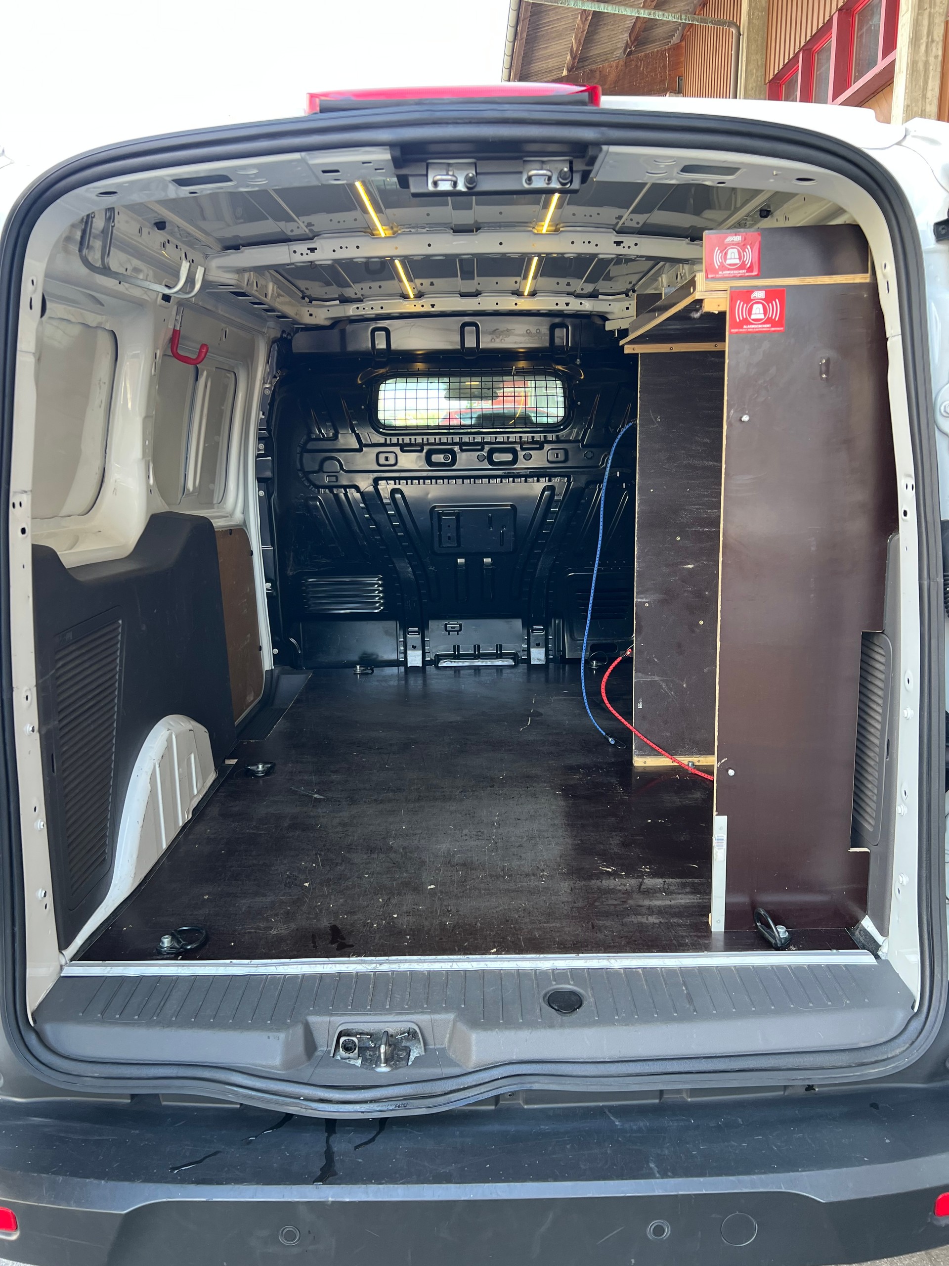 FORD Transit Connect Van T210 1.0 EcoBoost Trend (CHF 156.90/Monat)-image-5