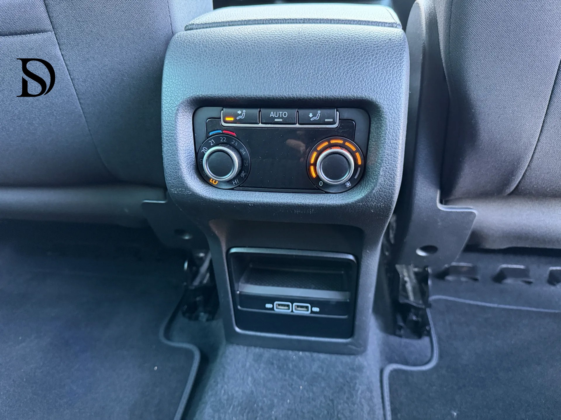 SEAT Alhambra 1.4 TSI DSG Style 7 Places-image-12