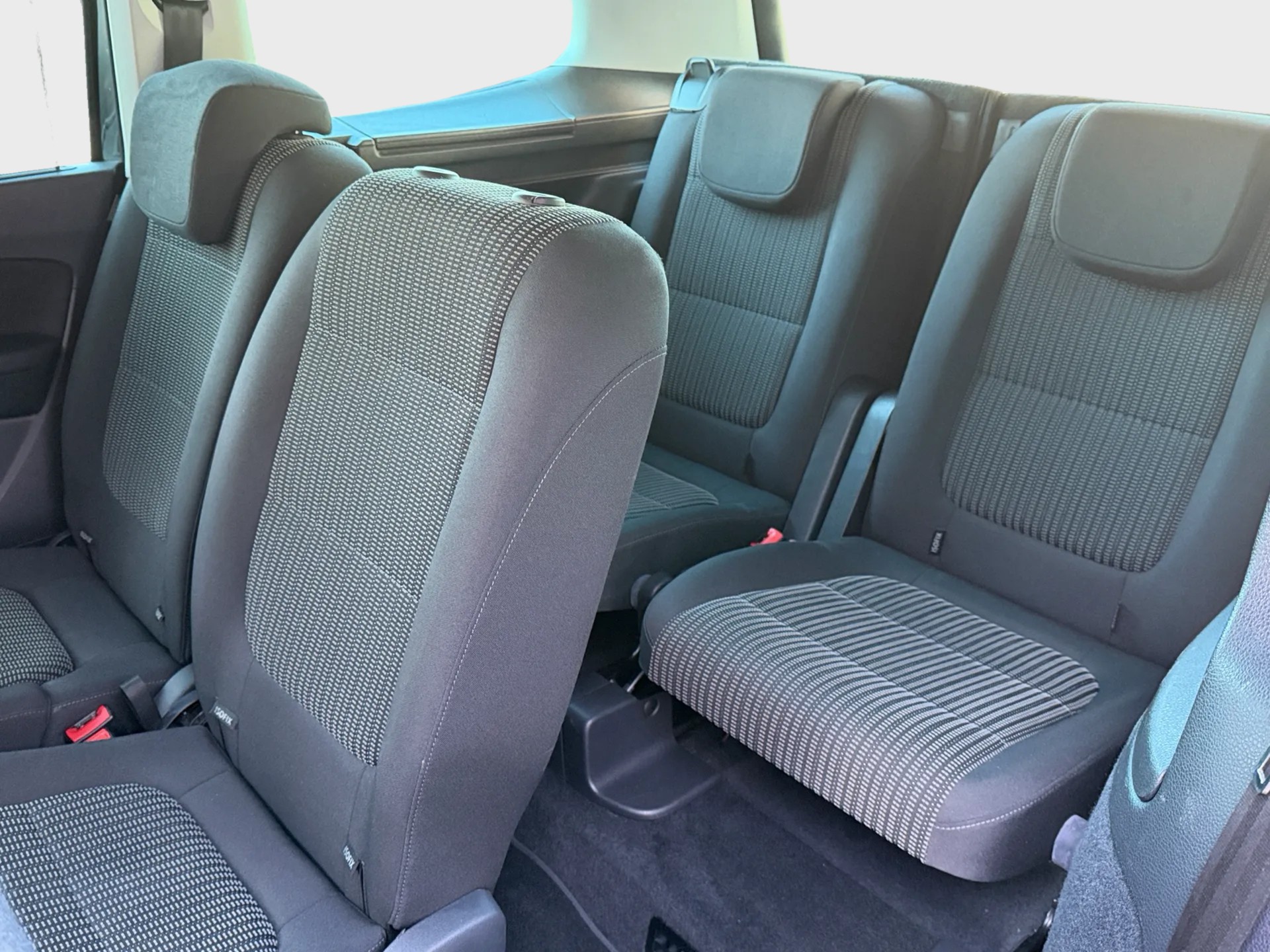 SEAT Alhambra 1.4 TSI DSG Style 7 Places-image-15