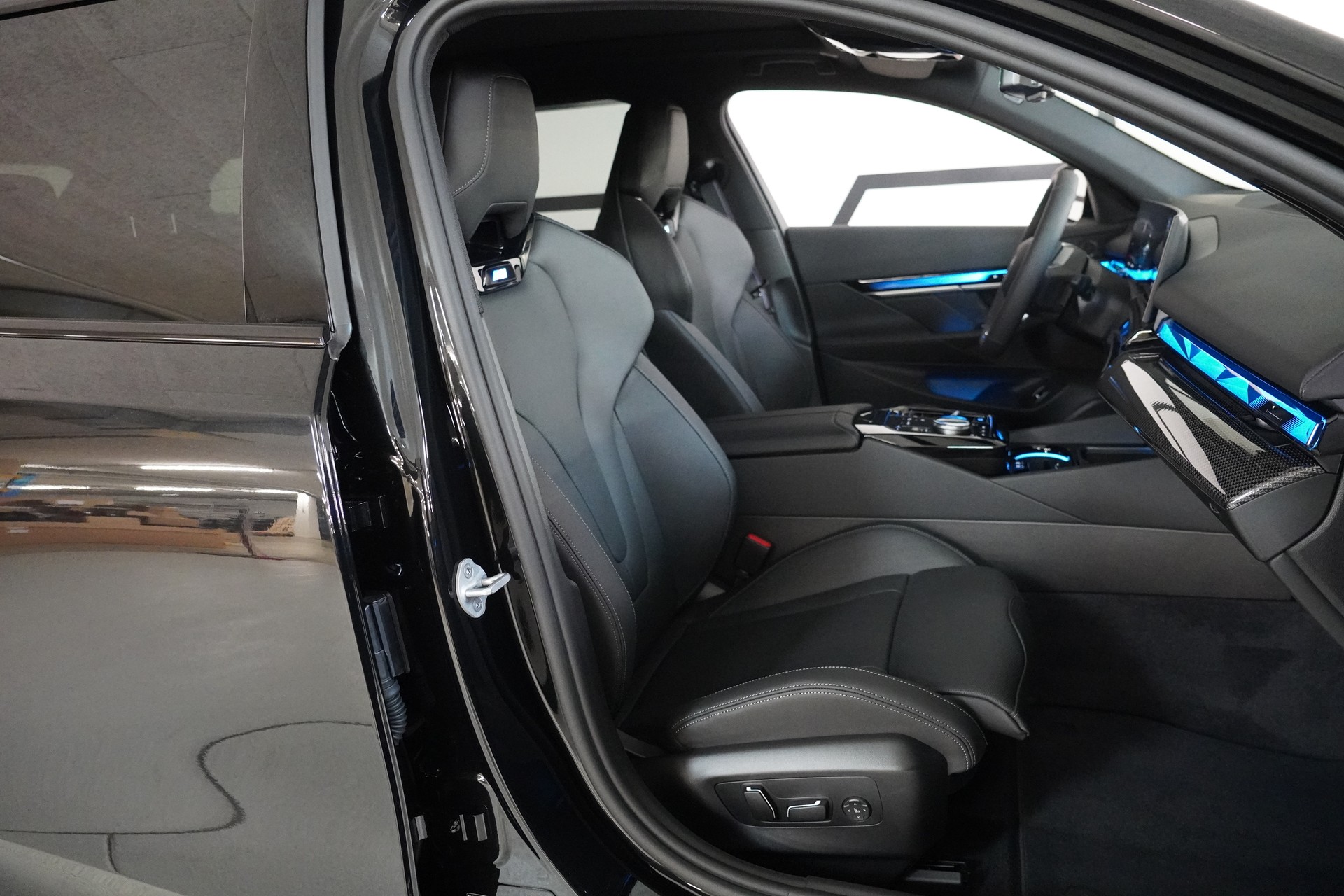 BMW i5 M60 Touring M Sport Pro-image-14