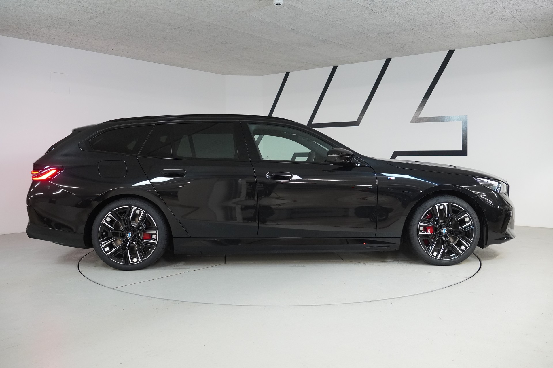 BMW i5 M60 Touring M Sport Pro-image-7