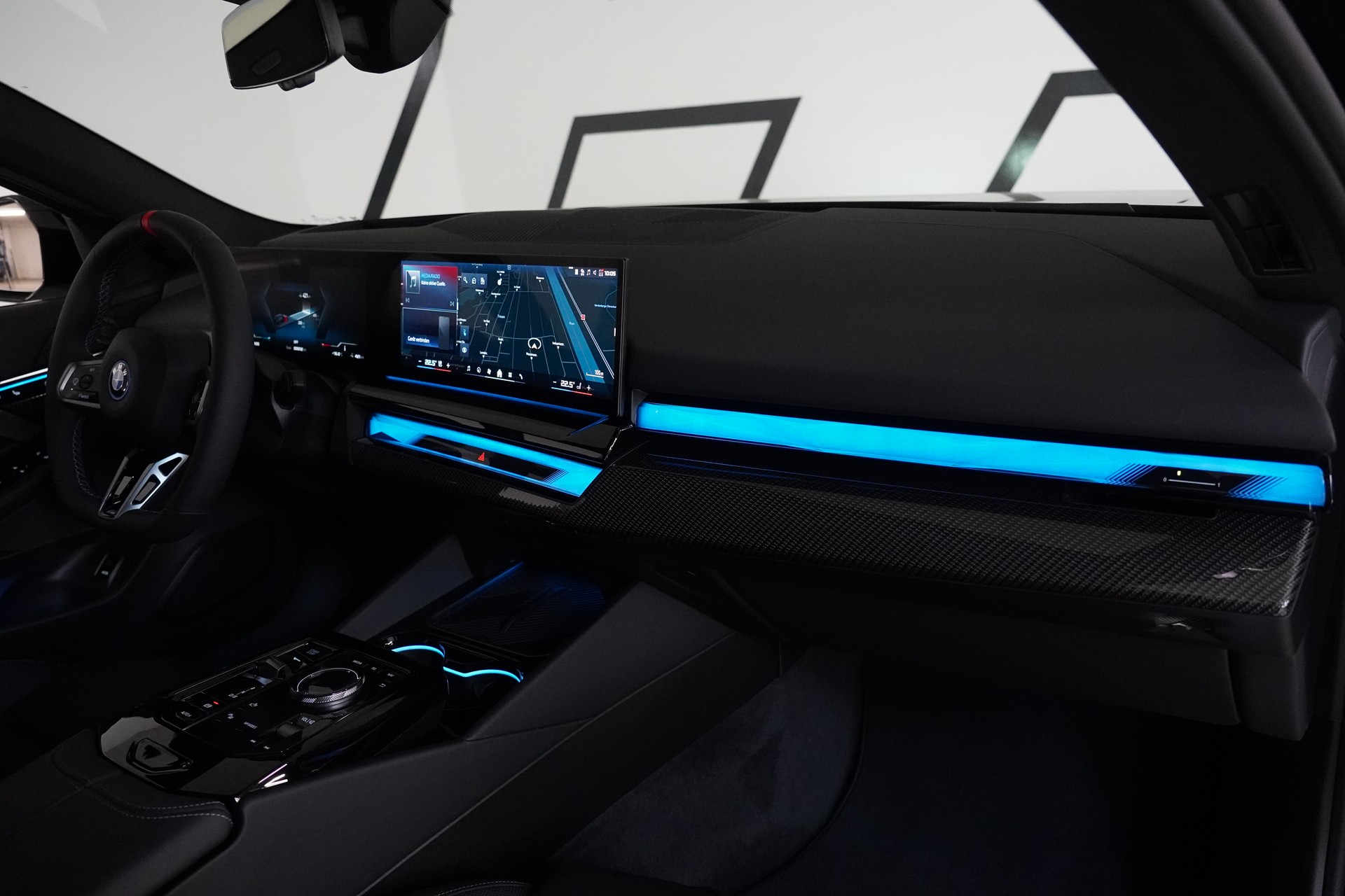 BMW i5 M60 Touring M Sport Pro-image-16